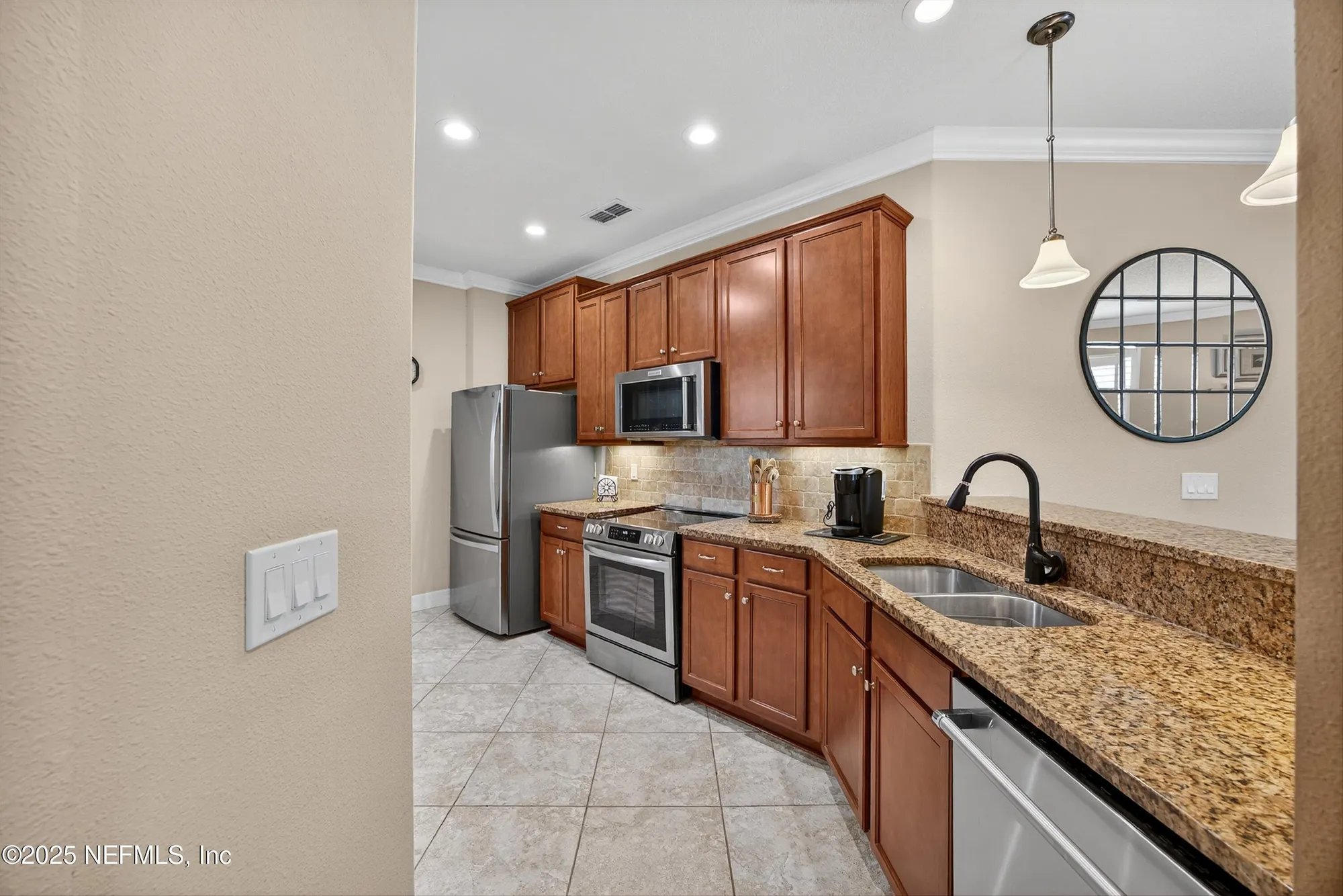 Property Slideshow image 19 of 30 | 11736 surfbird cir 17d, Jacksonville, FL, 32256
