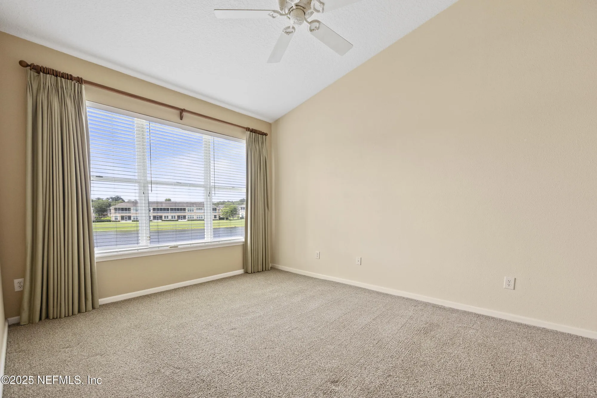 Property Slideshow image 16 of 48 | 11895 surfbird cir # 11a, Jacksonville, FL, 32256