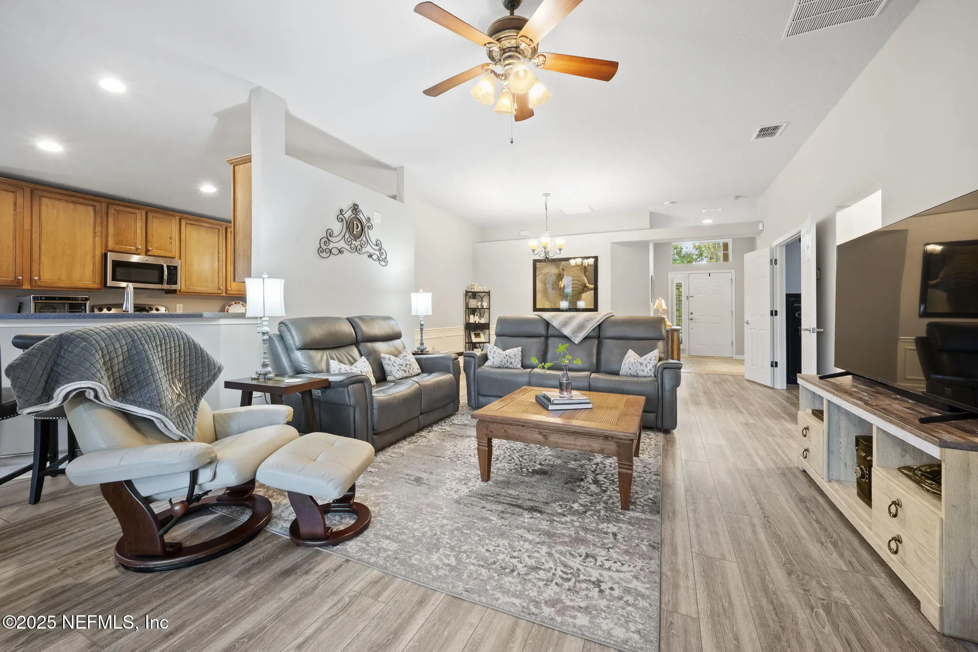 Property Slideshow image 8 of 39 | 9175 honeybee ln, Jacksonville, FL, 32256