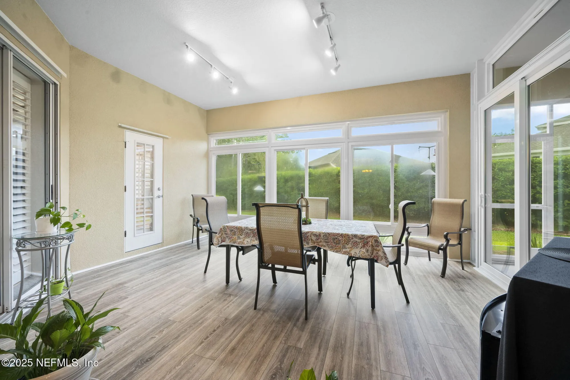 Property Slideshow image 11 of 39 | 9175 honeybee ln, Jacksonville, FL, 32256