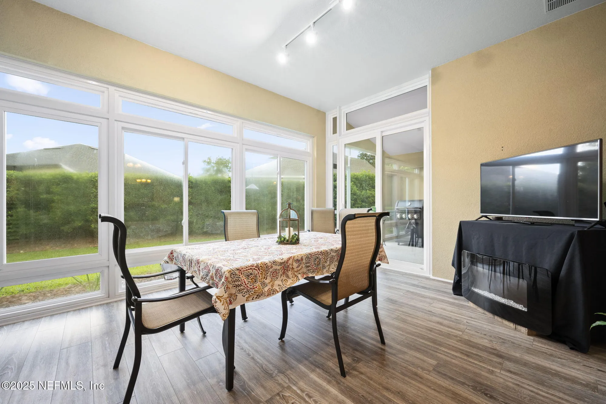 Property Slideshow image 13 of 39 | 9175 honeybee ln, Jacksonville, FL, 32256