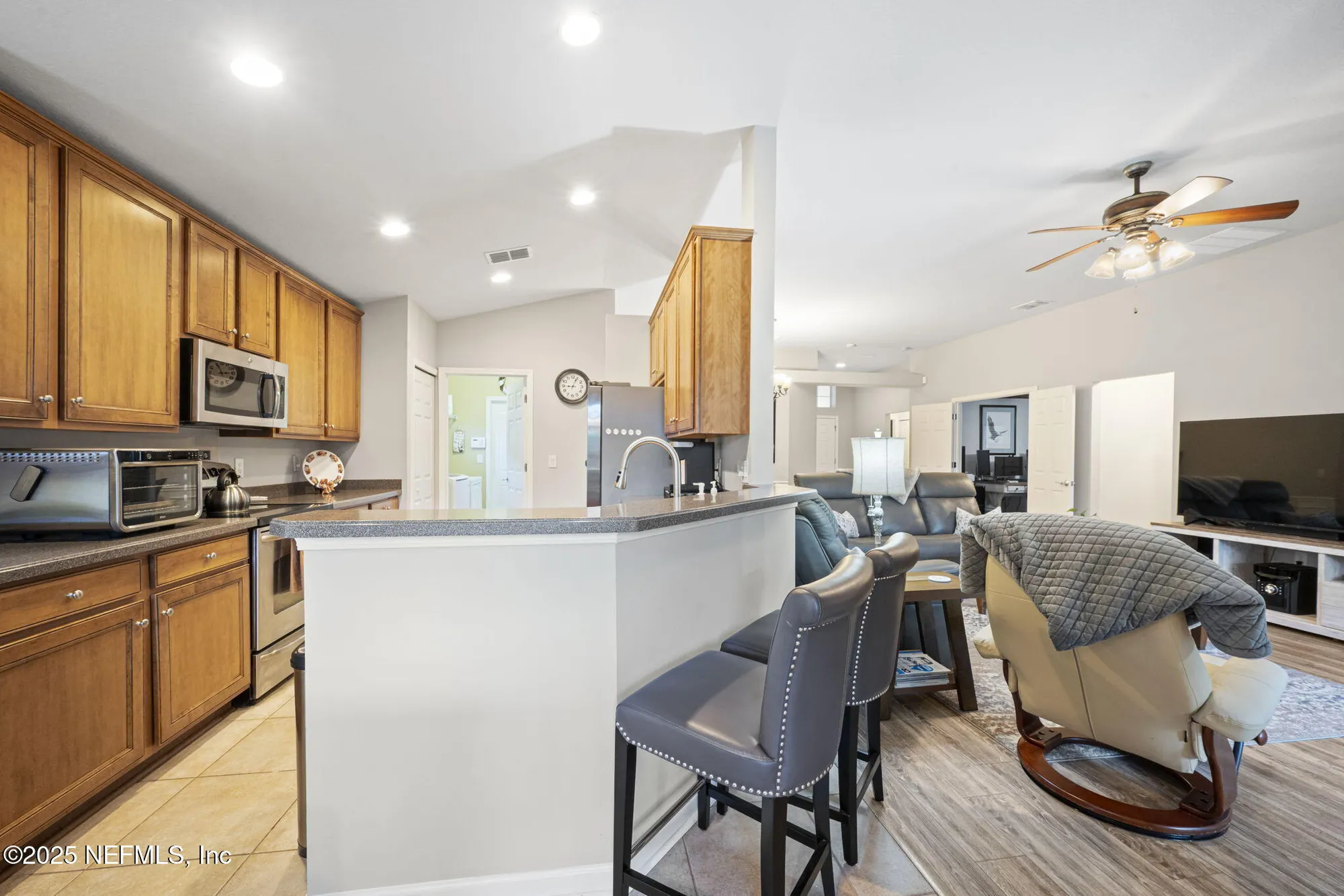 Property Slideshow image 15 of 39 | 9175 honeybee ln, Jacksonville, FL, 32256