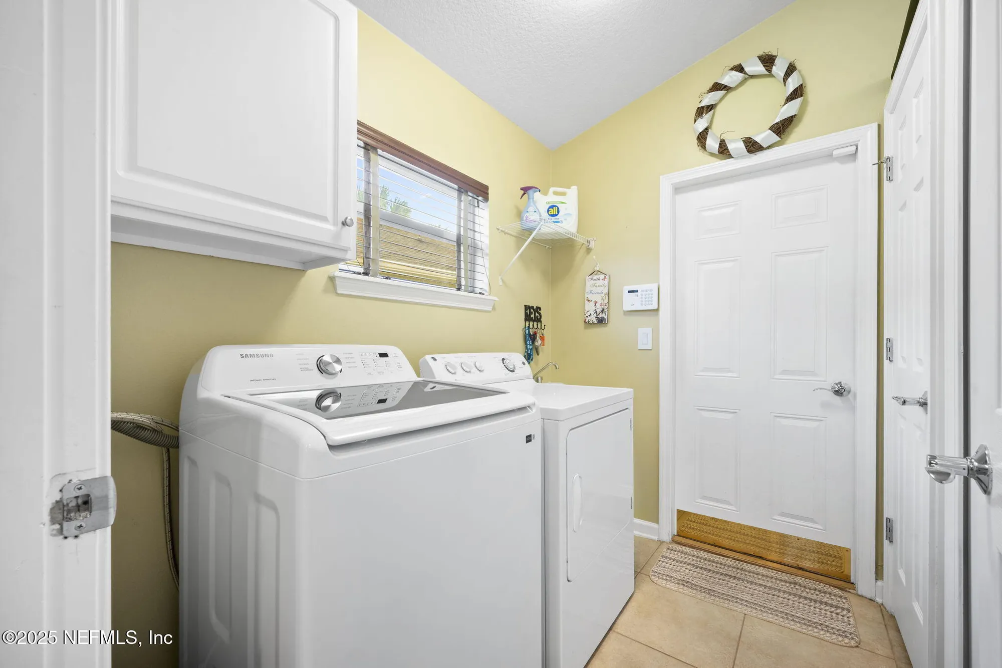 Property Slideshow image 33 of 39 | 9175 honeybee ln, Jacksonville, FL, 32256