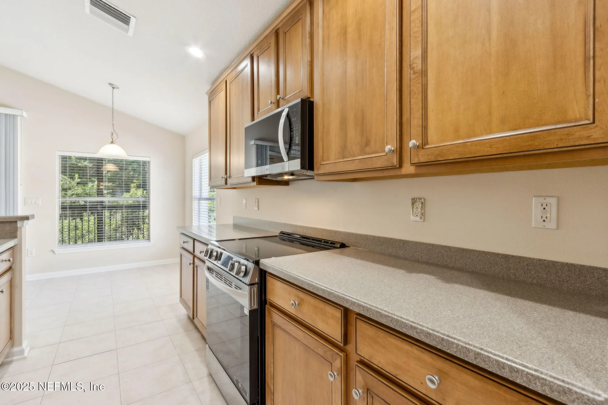 Property Slideshow image 13 of 76 | 8585 little swift cir, Jacksonville, FL, 32256