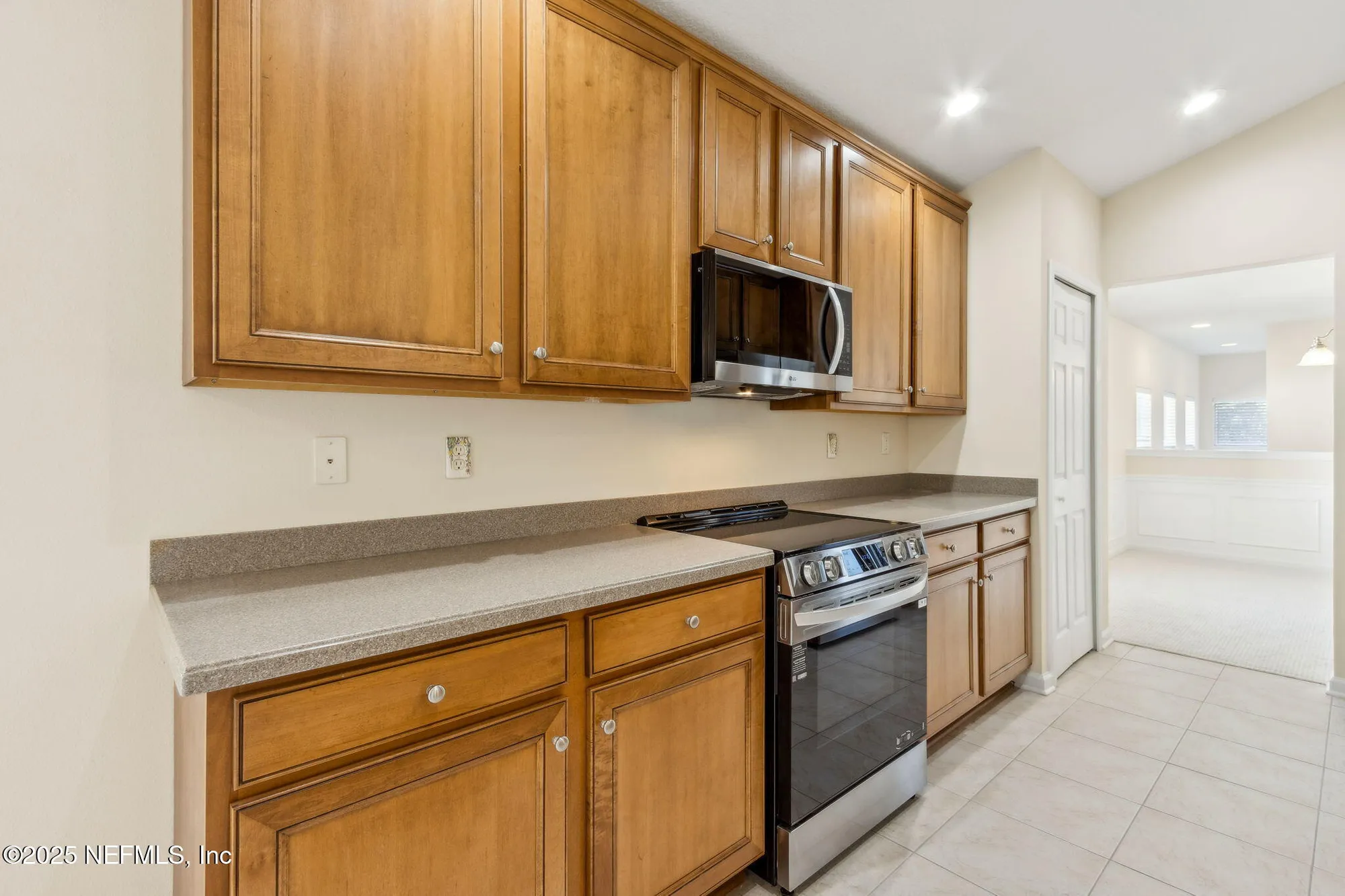 Property Slideshow image 15 of 76 | 8585 little swift cir, Jacksonville, FL, 32256