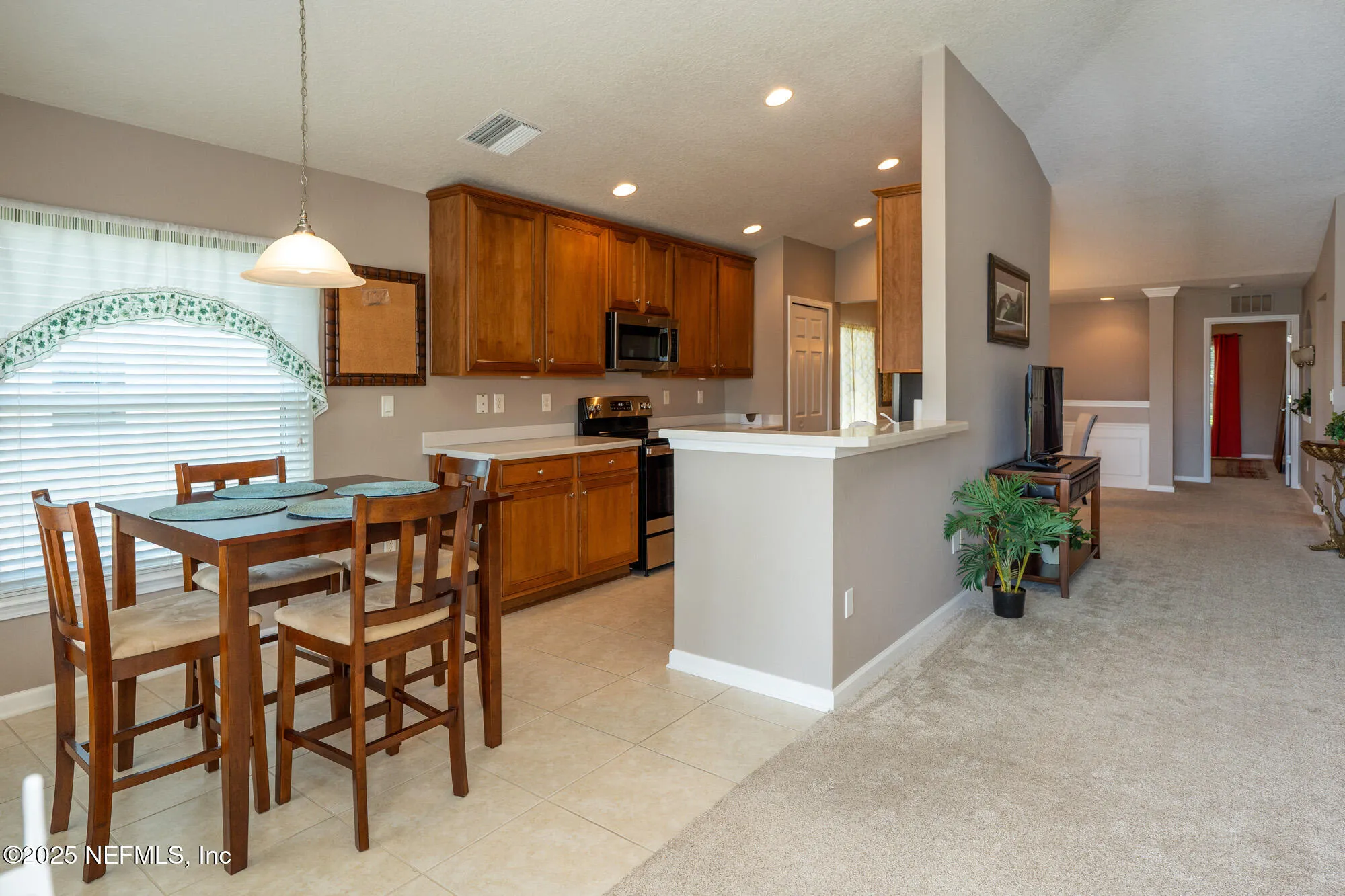 Property Slideshow image 10 of 48 | 11873 surfbird cir 9h, Jacksonville, FL, 32256