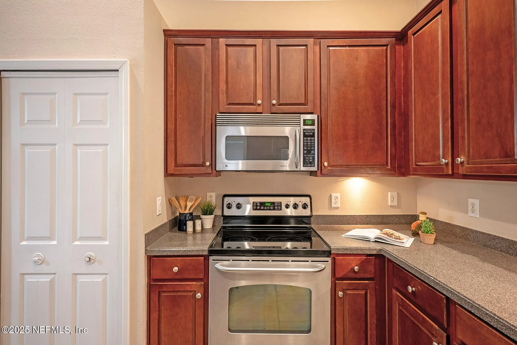 Property Slideshow image 20 of 103 | 9197 sweet berry ct, Jacksonville, FL, 32256