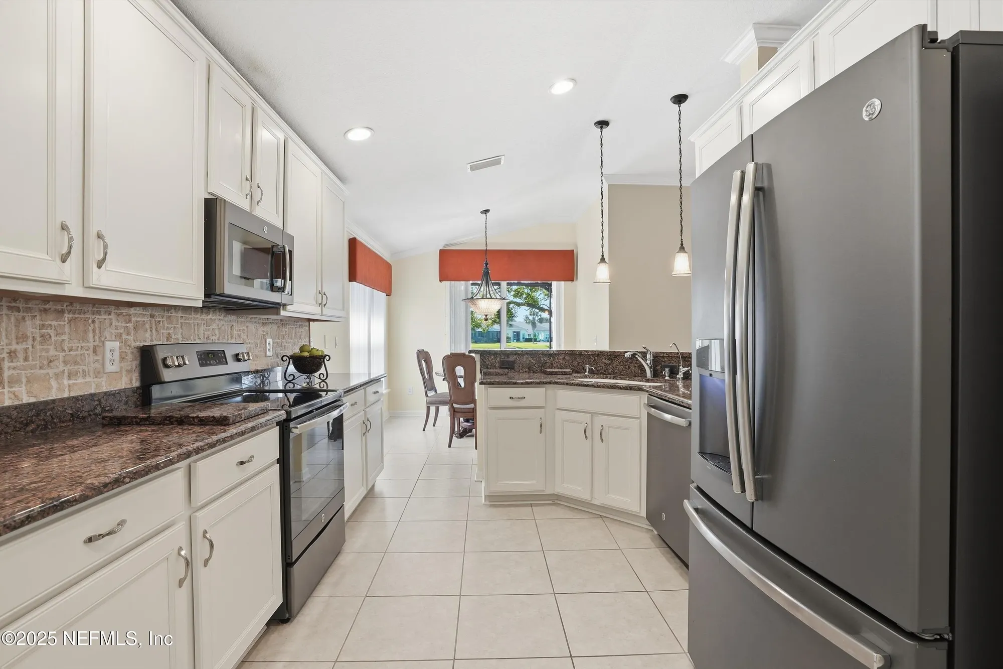 Property Slideshow image 8 of 28 | 9268 waterglen ln, Jacksonville, FL, 32256