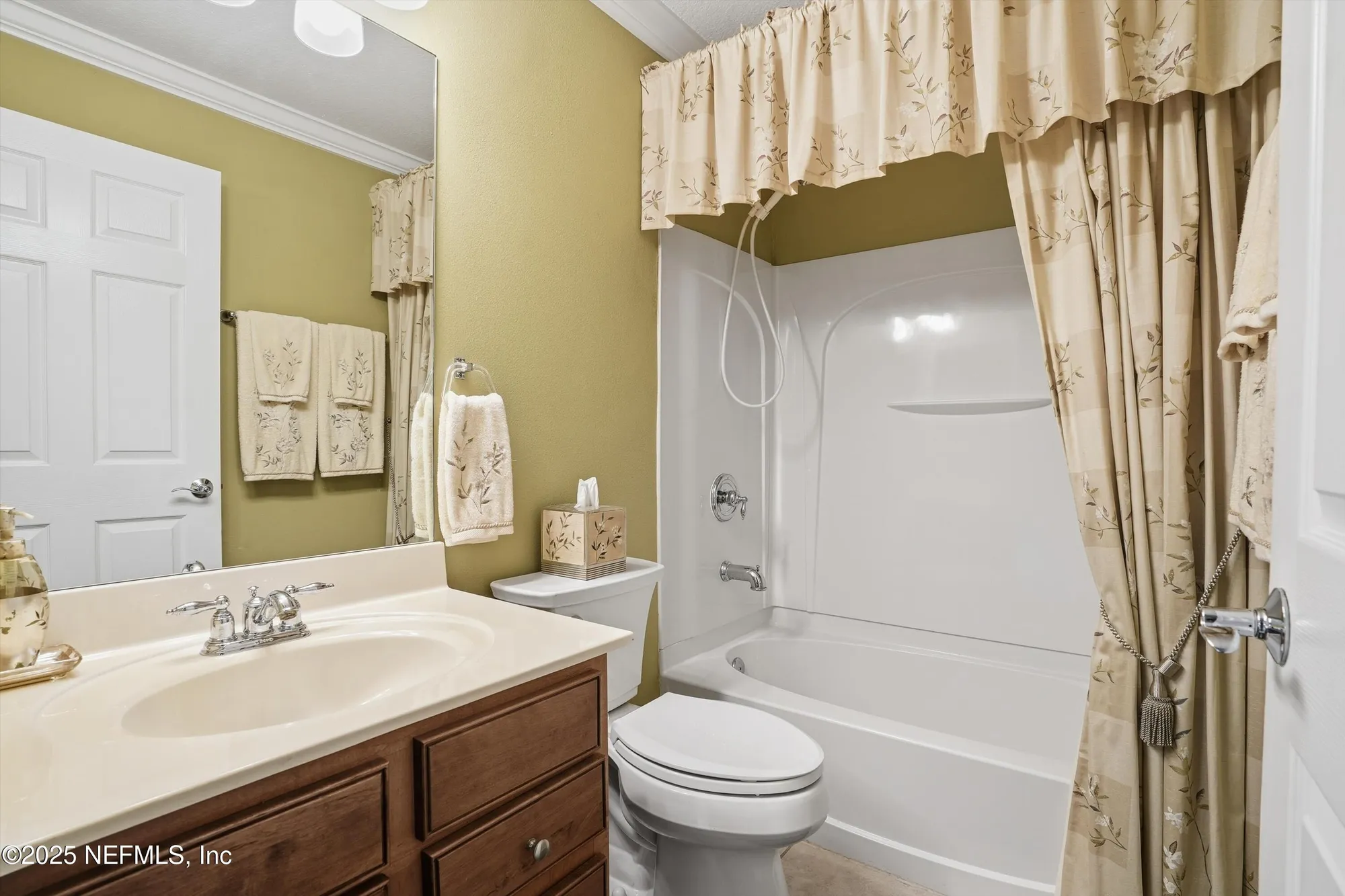 Property Slideshow image 16 of 28 | 9268 waterglen ln, Jacksonville, FL, 32256
