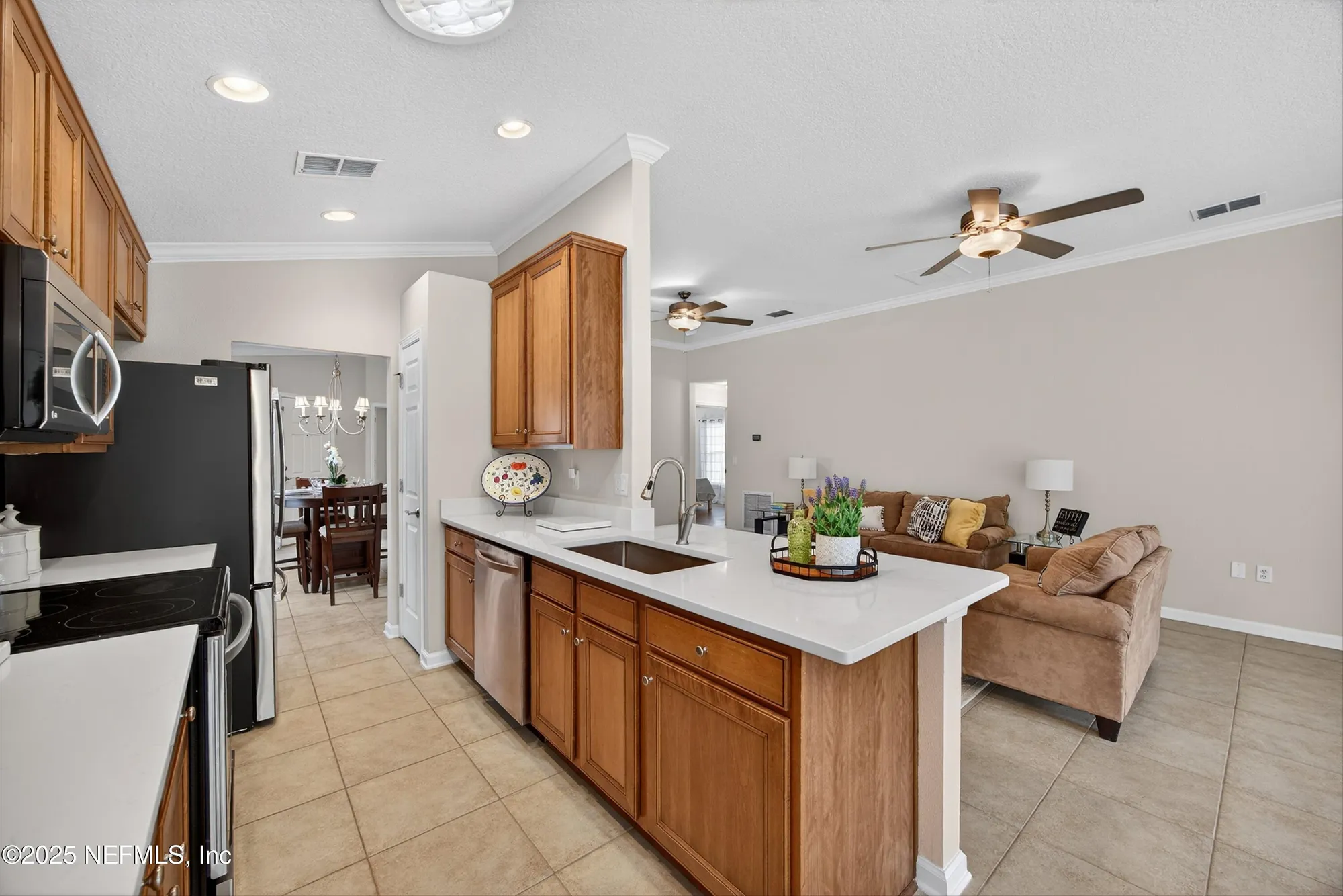 Property Slideshow image 10 of 50 | 9133 sweet tree trl, Jacksonville, FL, 32256