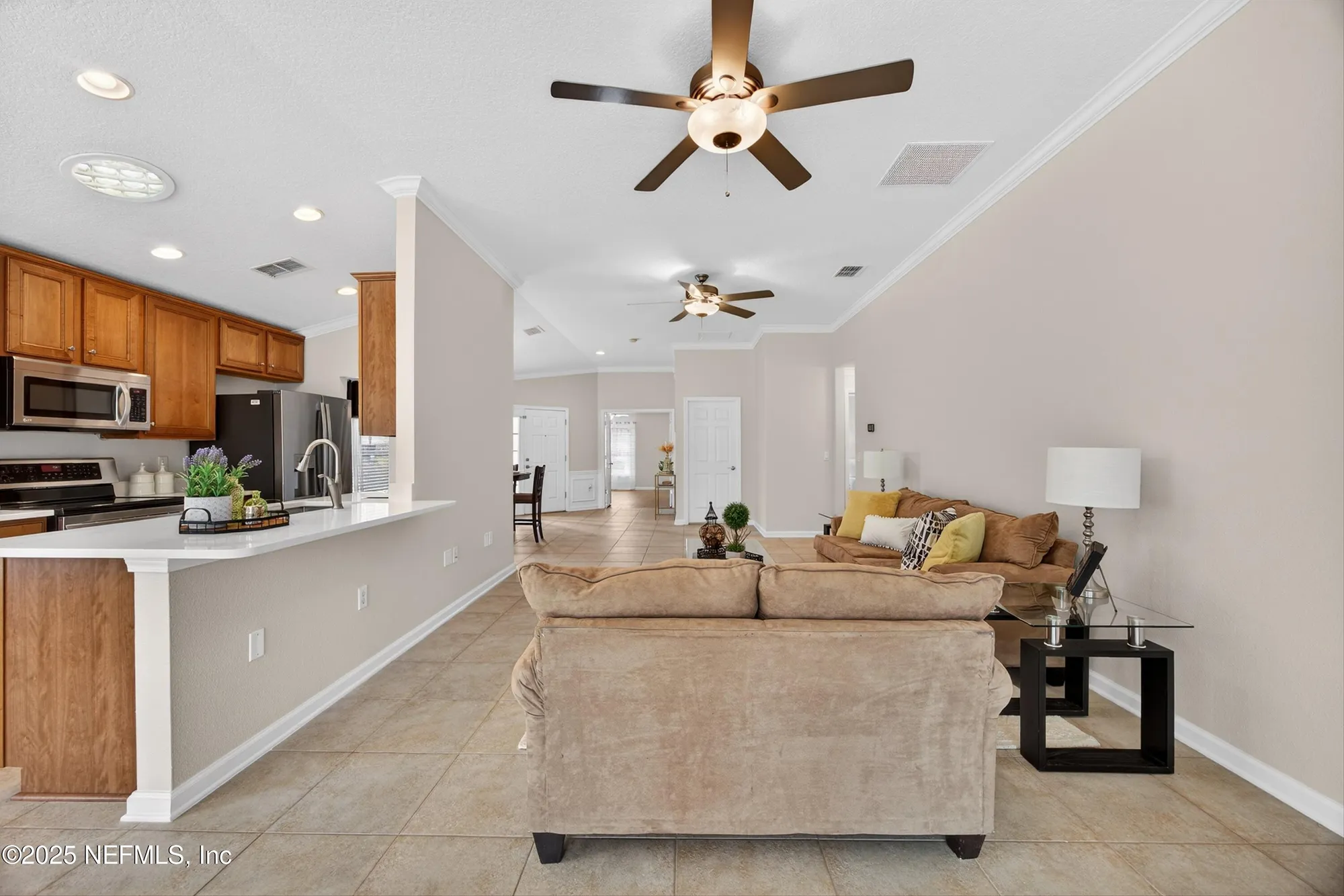 Property Slideshow image 13 of 50 | 9133 sweet tree trl, Jacksonville, FL, 32256