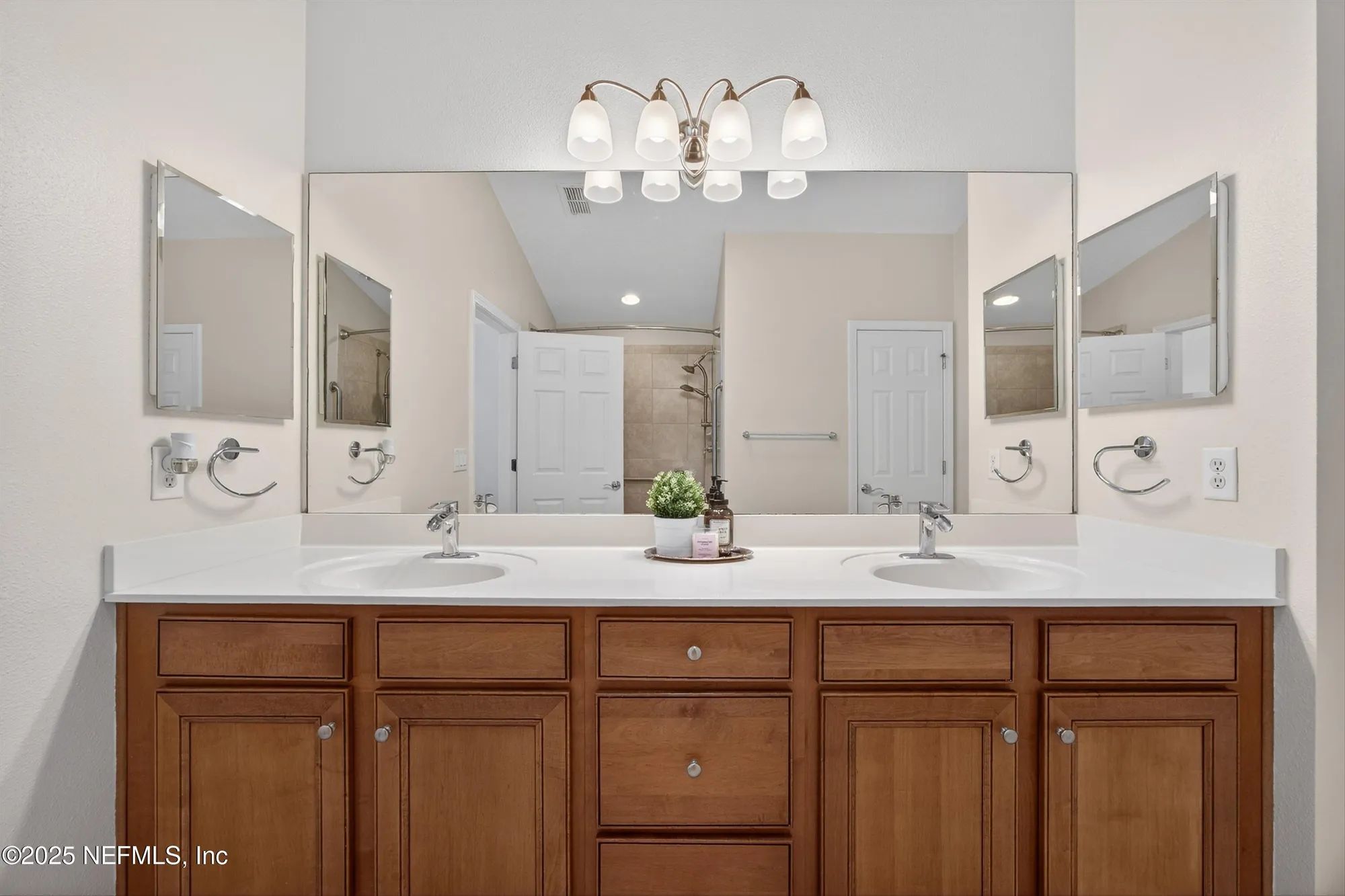 Property Slideshow image 22 of 50 | 9133 sweet tree trl, Jacksonville, FL, 32256