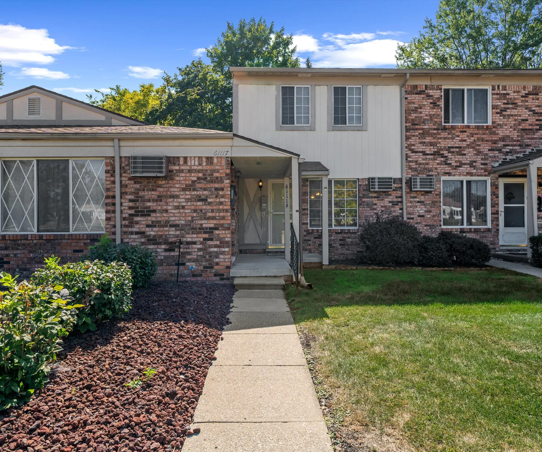 Property Slideshow image 1 of 32 | 61119 heritage blvd # 3, South Lyon, MI, 48178