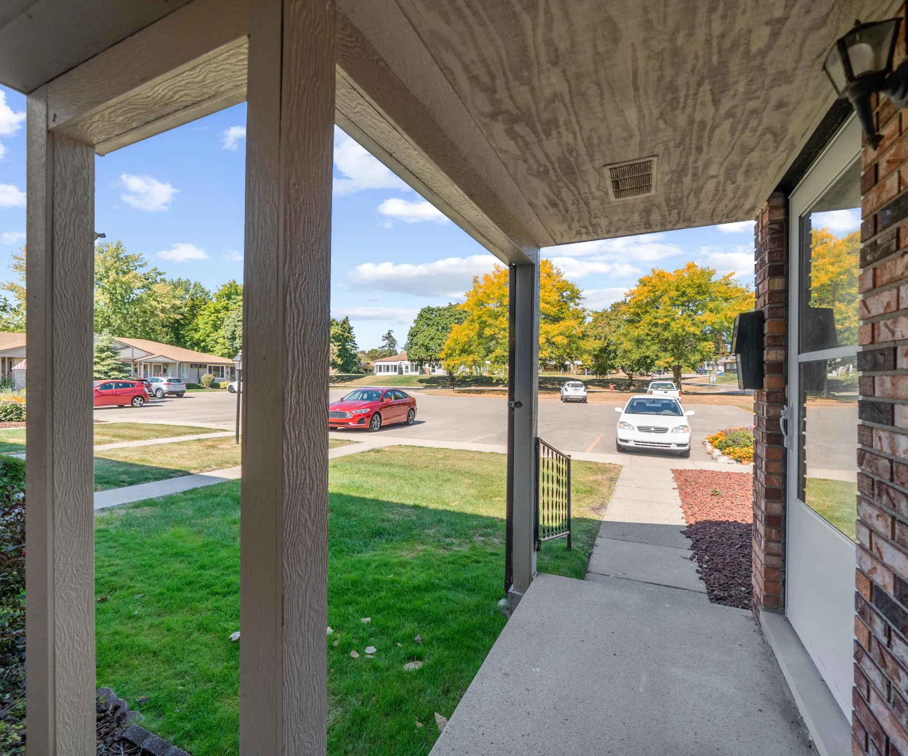 Property Slideshow image 4 of 32 | 61119 heritage blvd # 3, South Lyon, MI, 48178