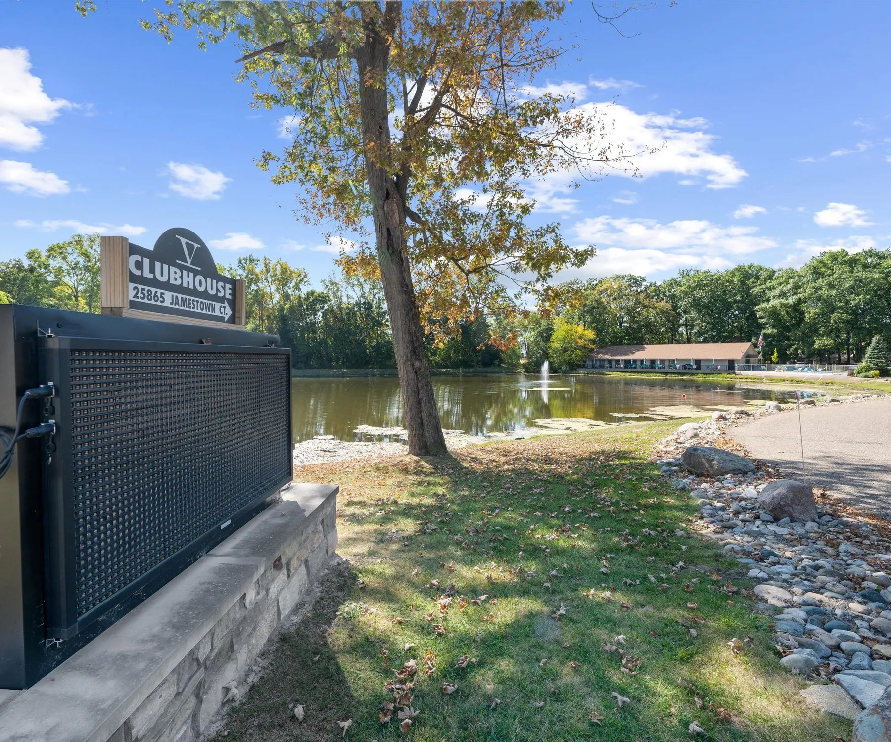 Property Slideshow image 28 of 32 | 61119 heritage blvd # 3, South Lyon, MI, 48178