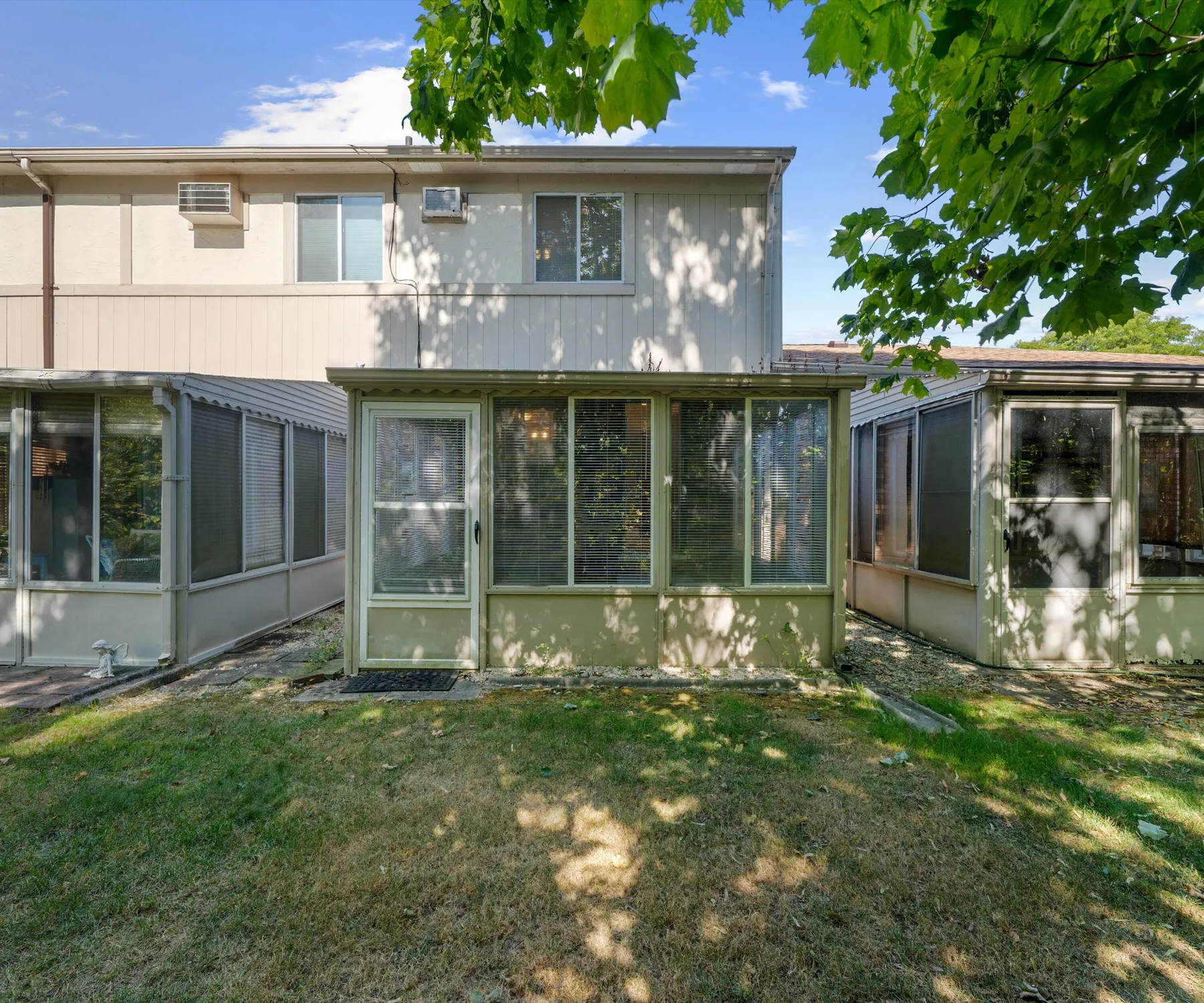 Property Slideshow image 24 of 32 | 61119 heritage blvd # 3, South Lyon, MI, 48178