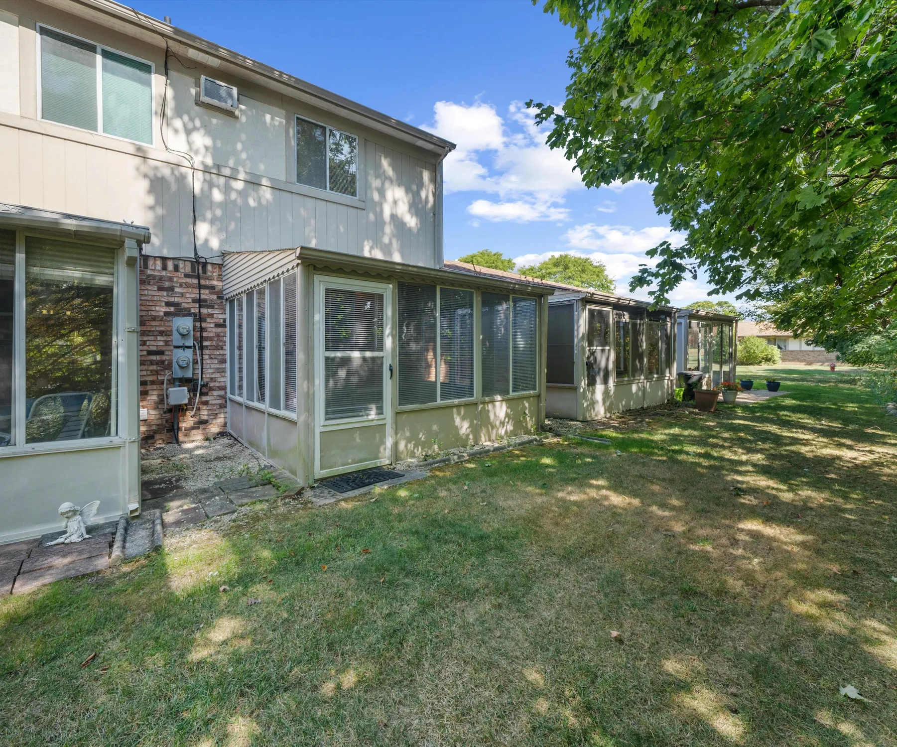 Property Slideshow image 15 of 32 | 61119 heritage blvd # 3, South Lyon, MI, 48178