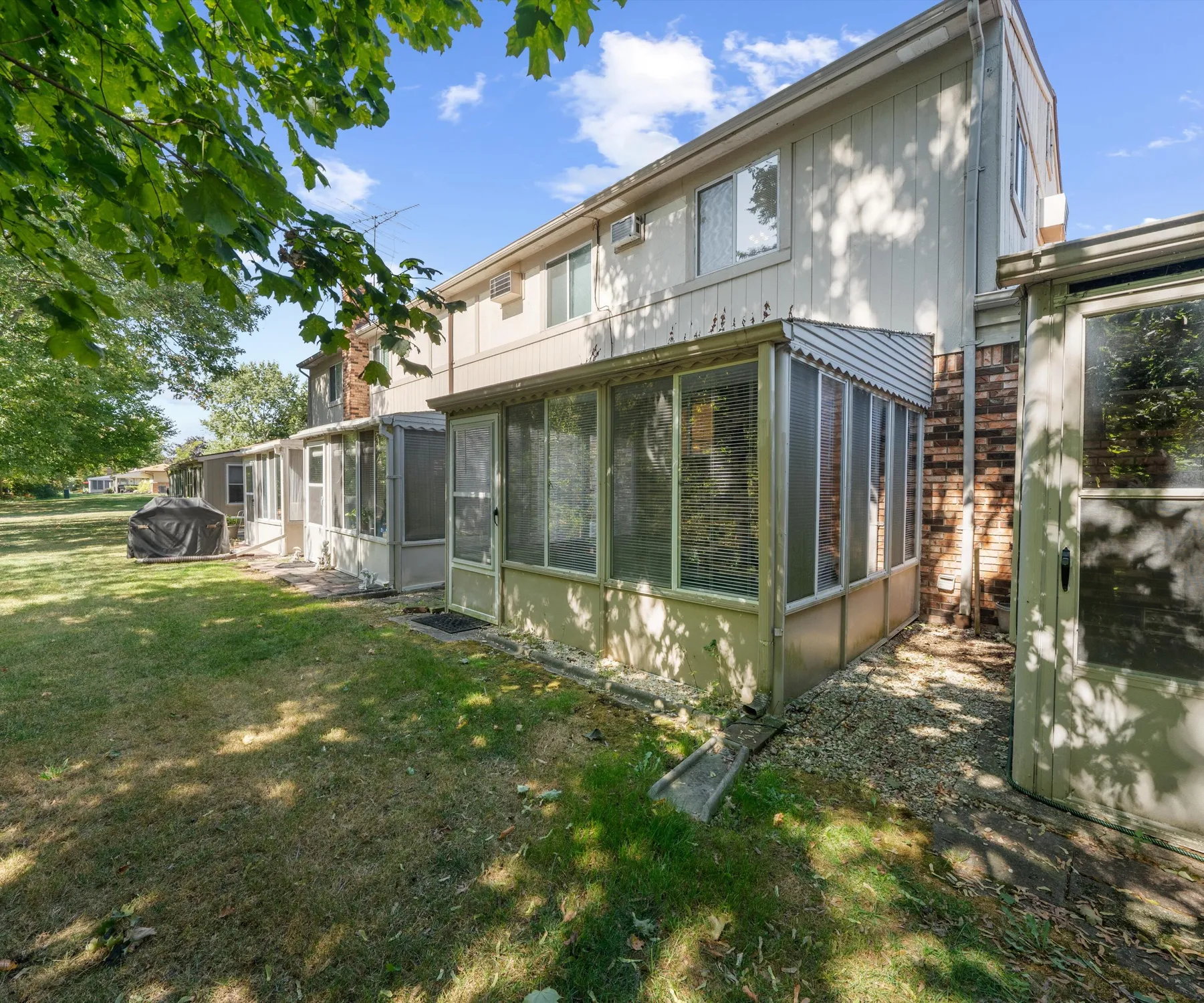 Property Slideshow image 14 of 32 | 61119 heritage blvd # 3, South Lyon, MI, 48178