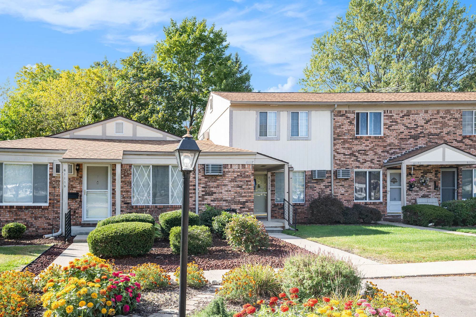 Property Slideshow image 1 of 17 | 61117 heritage blvd, South Lyon, MI, 48178