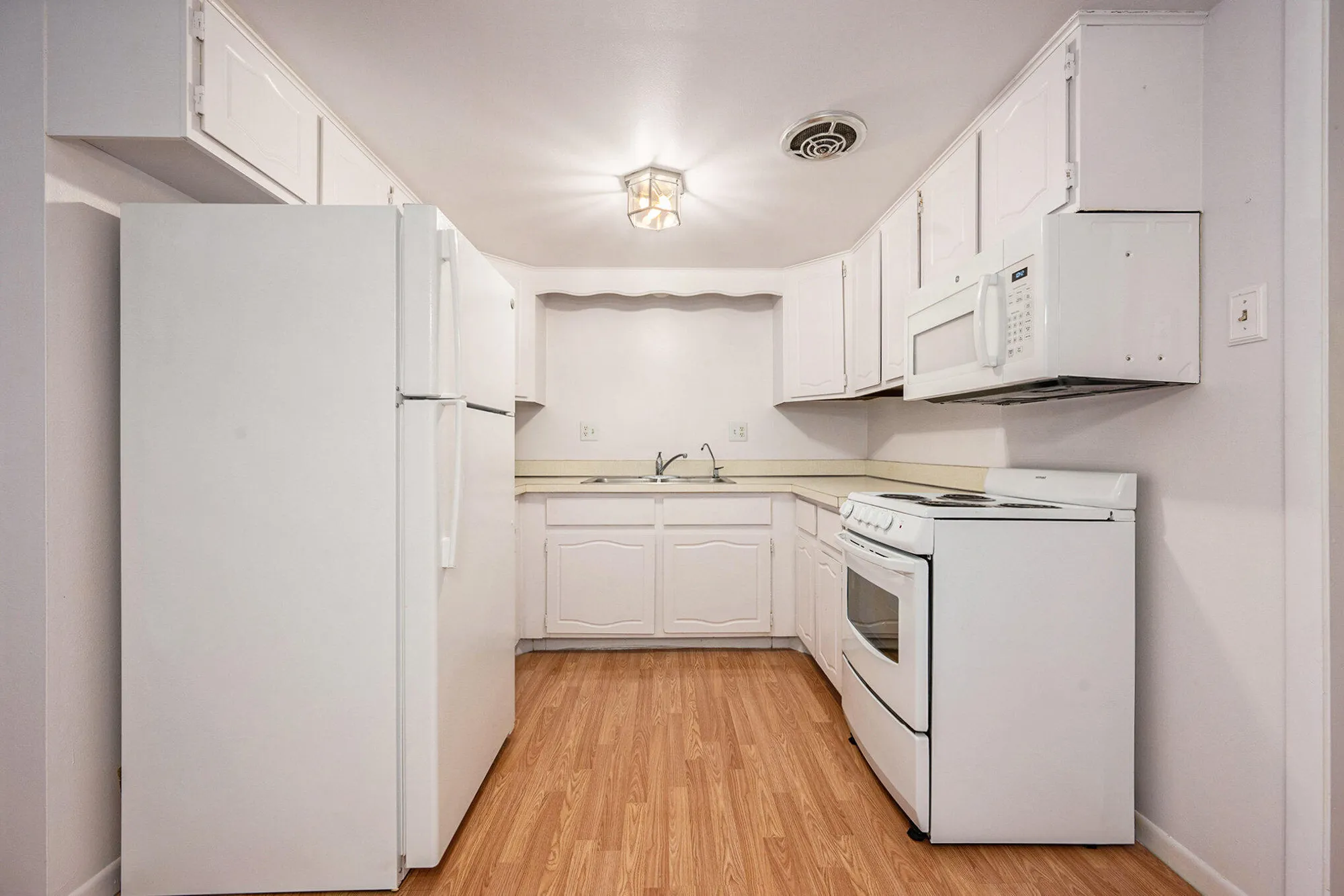 Property Slideshow image 6 of 17 | 61117 heritage blvd, South Lyon, MI, 48178