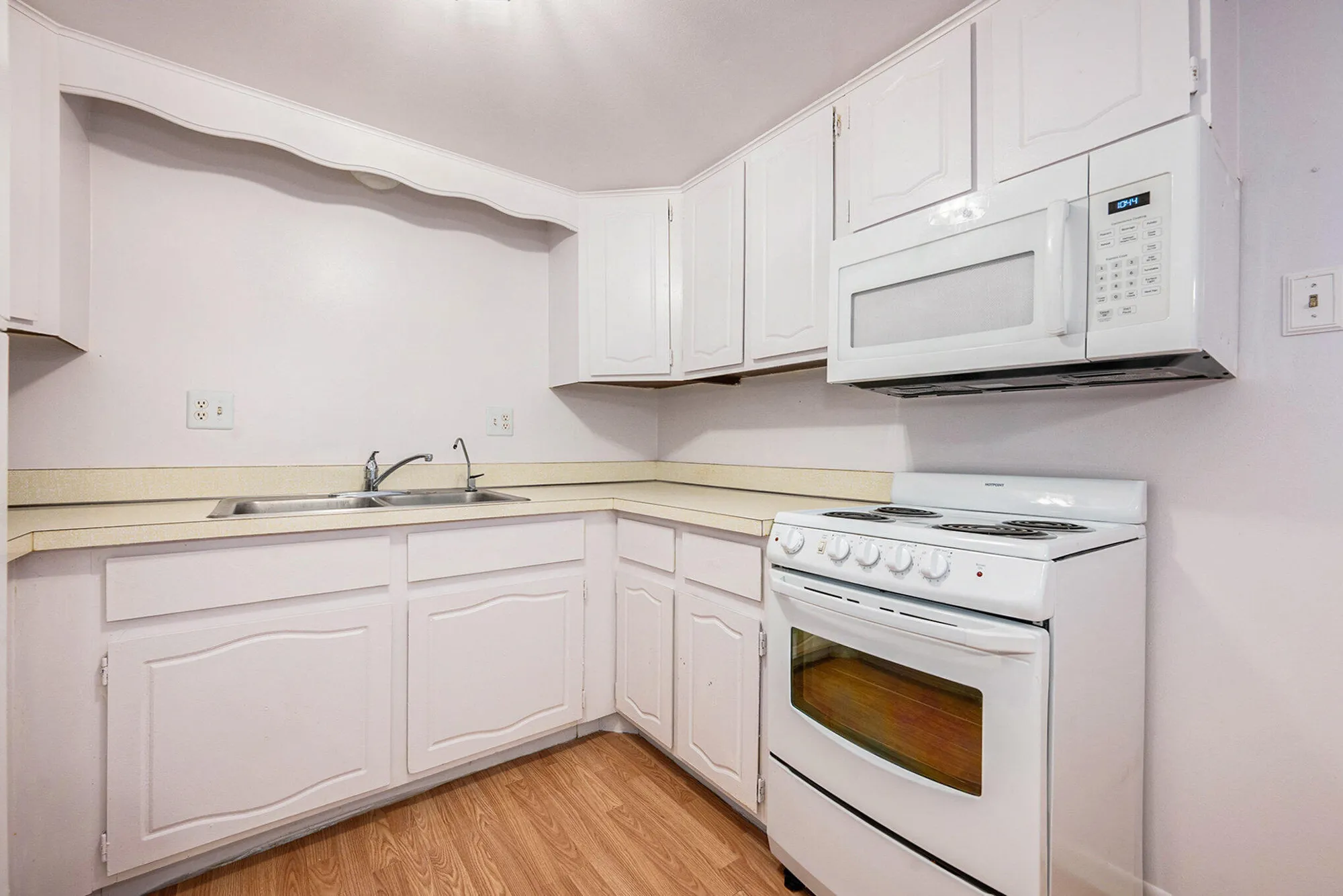 Property Slideshow image 7 of 17 | 61117 heritage blvd, South Lyon, MI, 48178