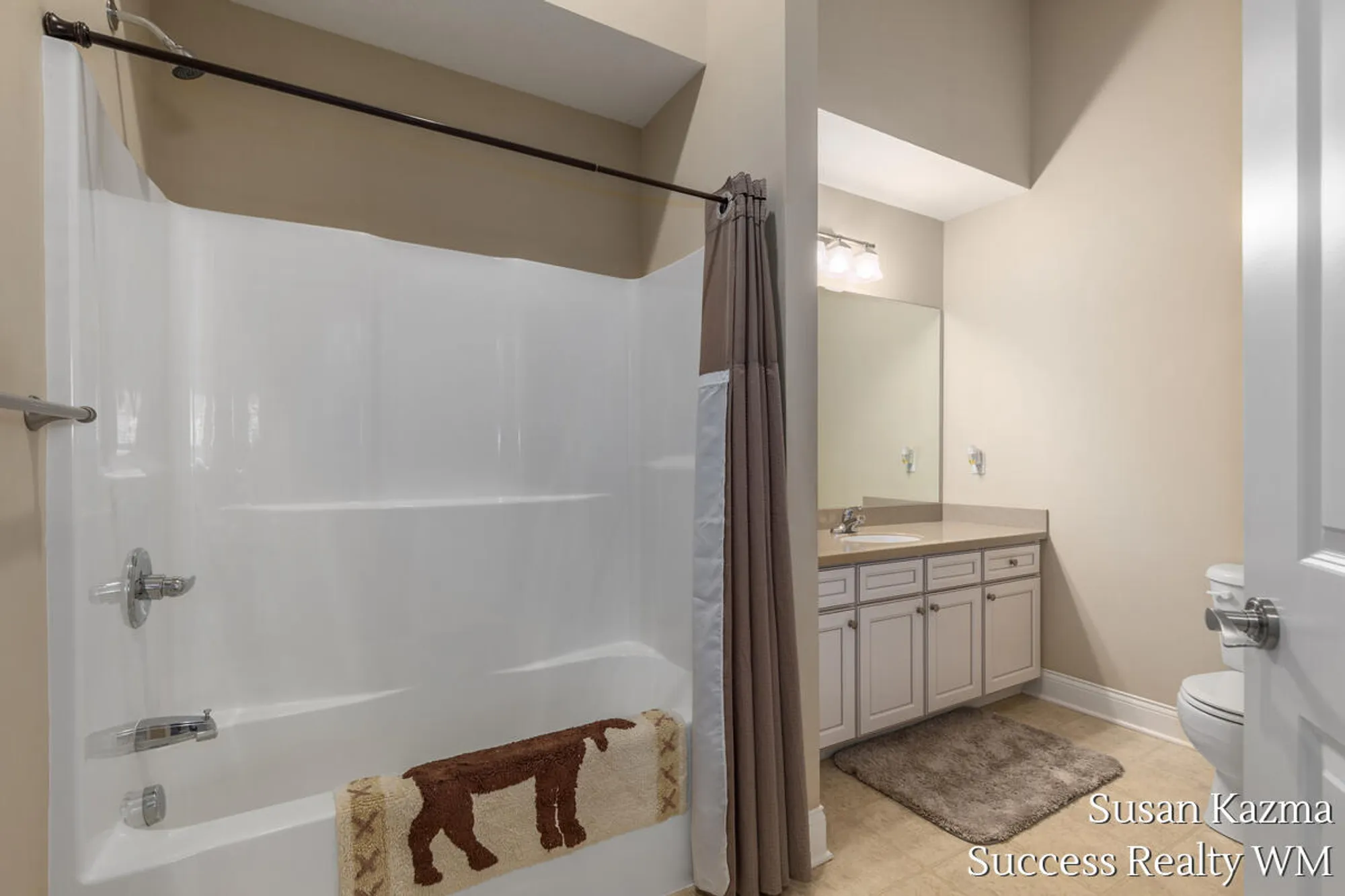 Property Slideshow image 13 of 31 | 3461 evan brooke dr sw, Grandville, MI, 49418