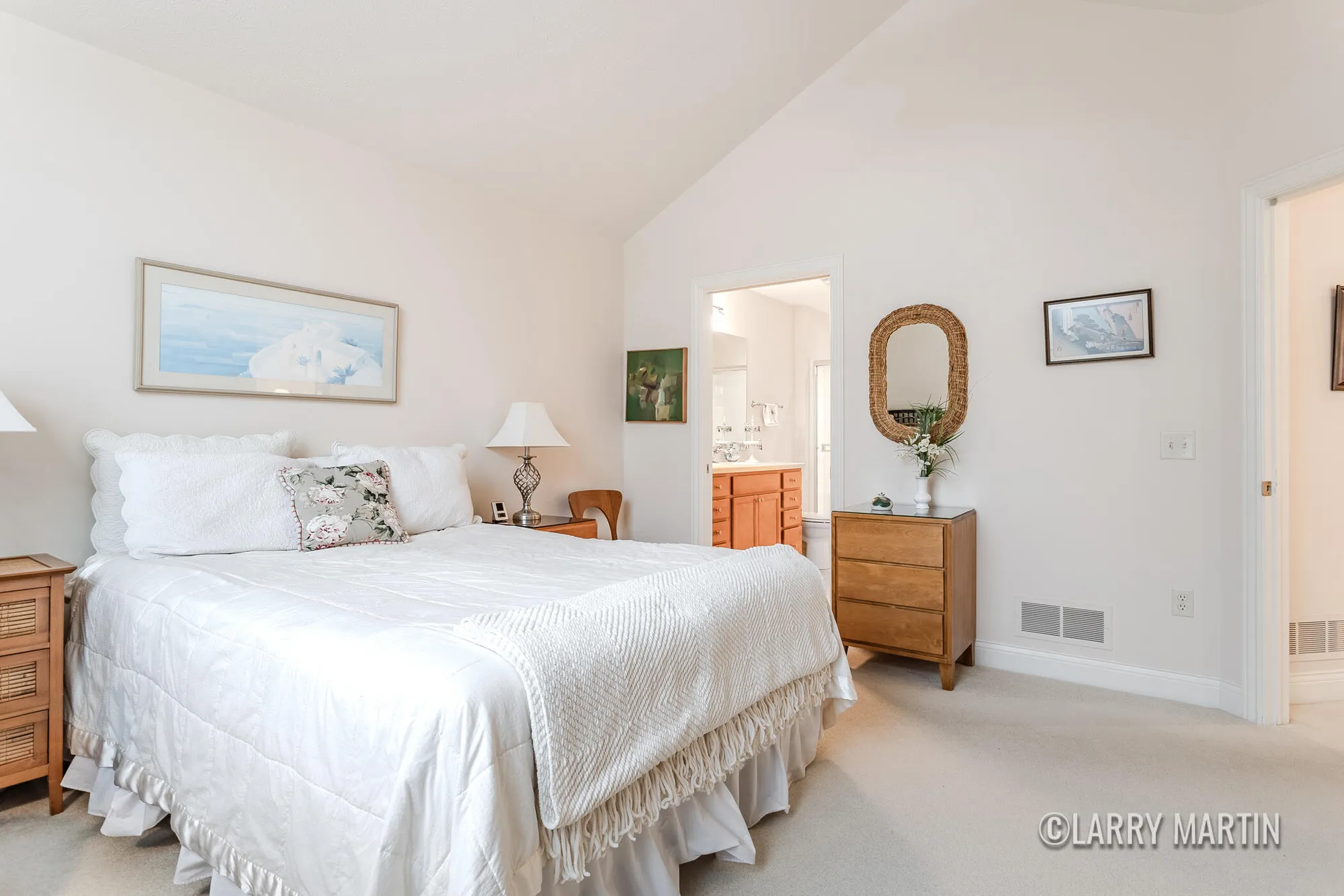 Property Slideshow image 15 of 35 | 5331 mapleside ln, Wyoming, MI, 49418