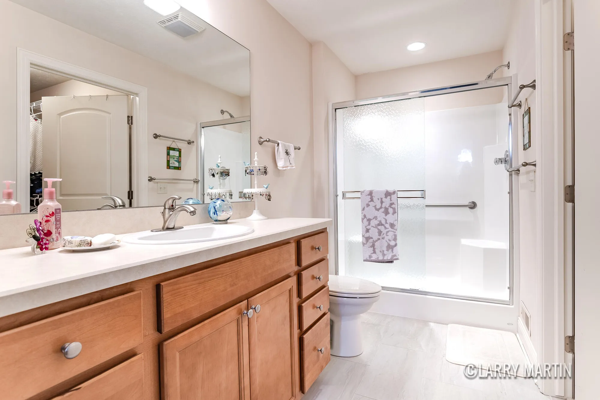 Property Slideshow image 16 of 35 | 5331 mapleside ln, Wyoming, MI, 49418