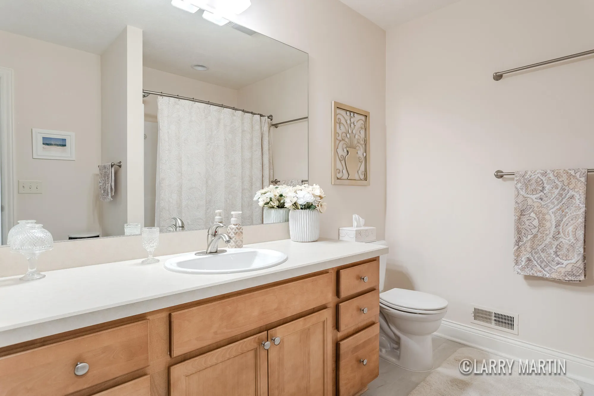 Property Slideshow image 19 of 35 | 5331 mapleside ln, Wyoming, MI, 49418