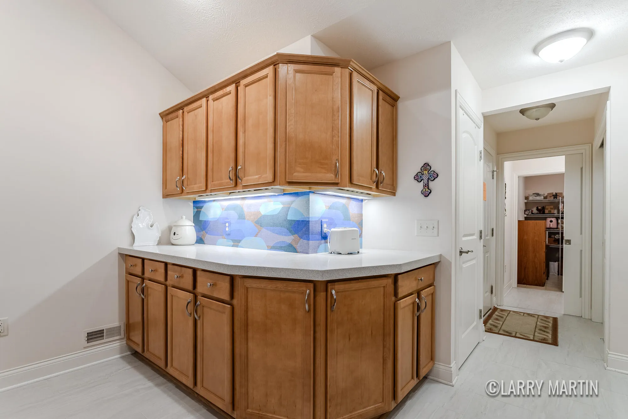 Property Slideshow image 13 of 35 | 5331 mapleside ln, Wyoming, MI, 49418