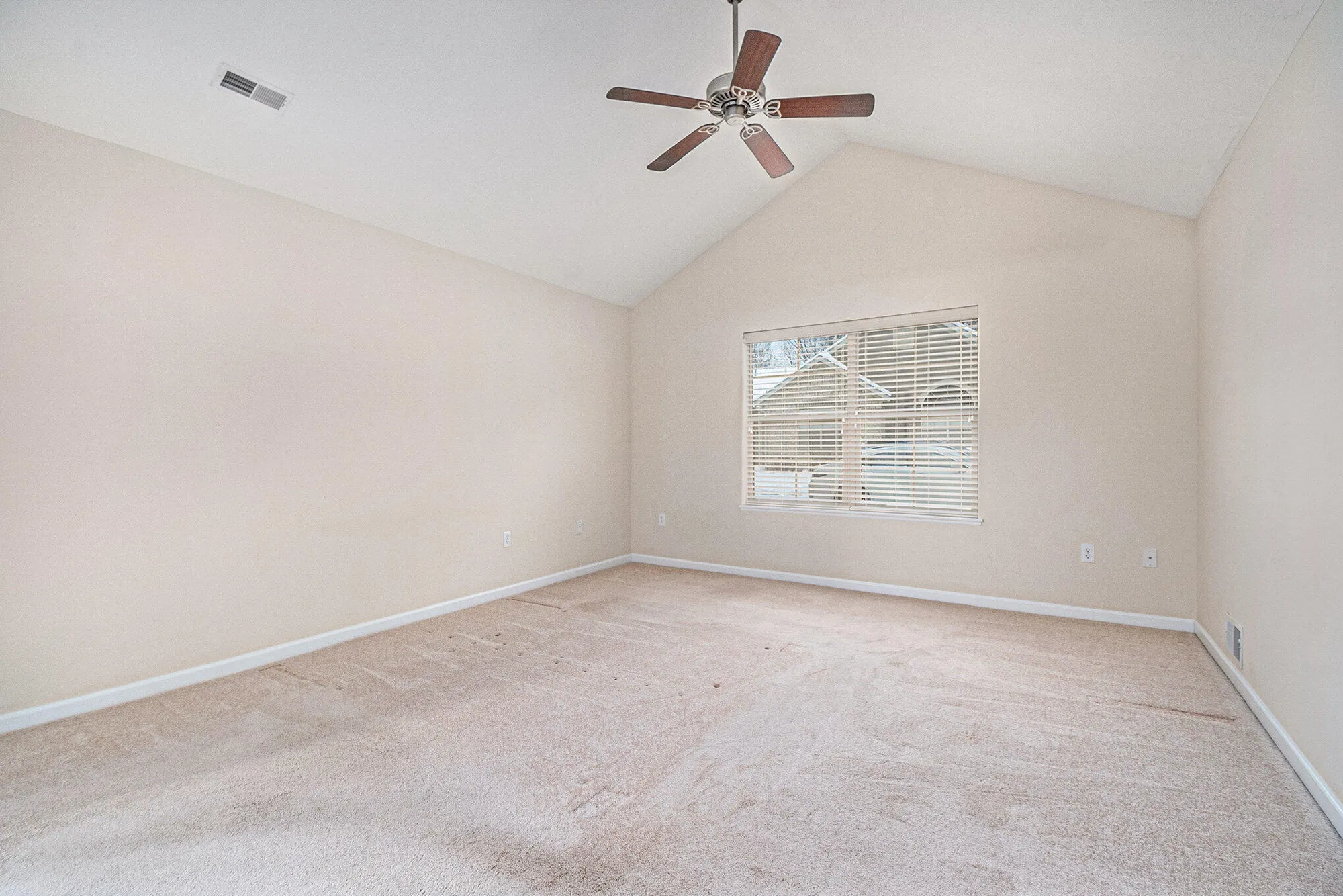 Property Slideshow image 15 of 37 | 5333 fawn creek dr sw, Grandville, MI, 49418