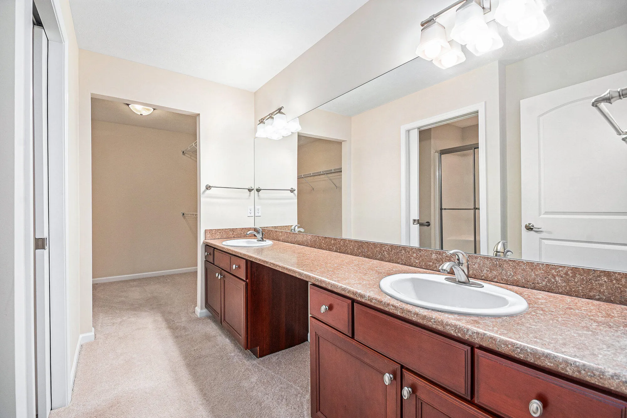 Property Slideshow image 11 of 37 | 5333 fawn creek dr sw, Grandville, MI, 49418