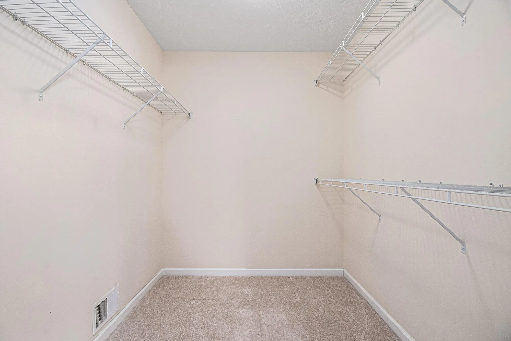 Property Slideshow image 14 of 37 | 5333 fawn creek dr sw, Grandville, MI, 49418