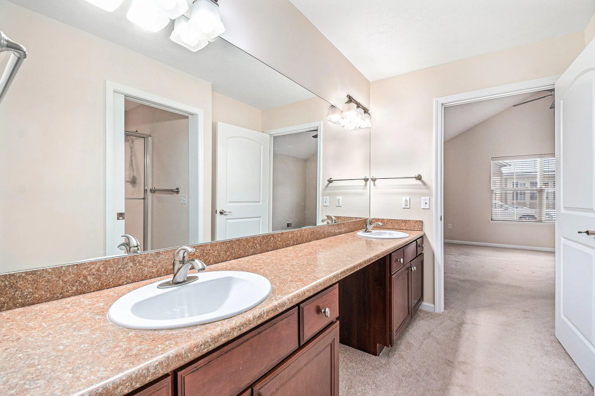 Property Slideshow image 12 of 37 | 5333 fawn creek dr sw, Grandville, MI, 49418