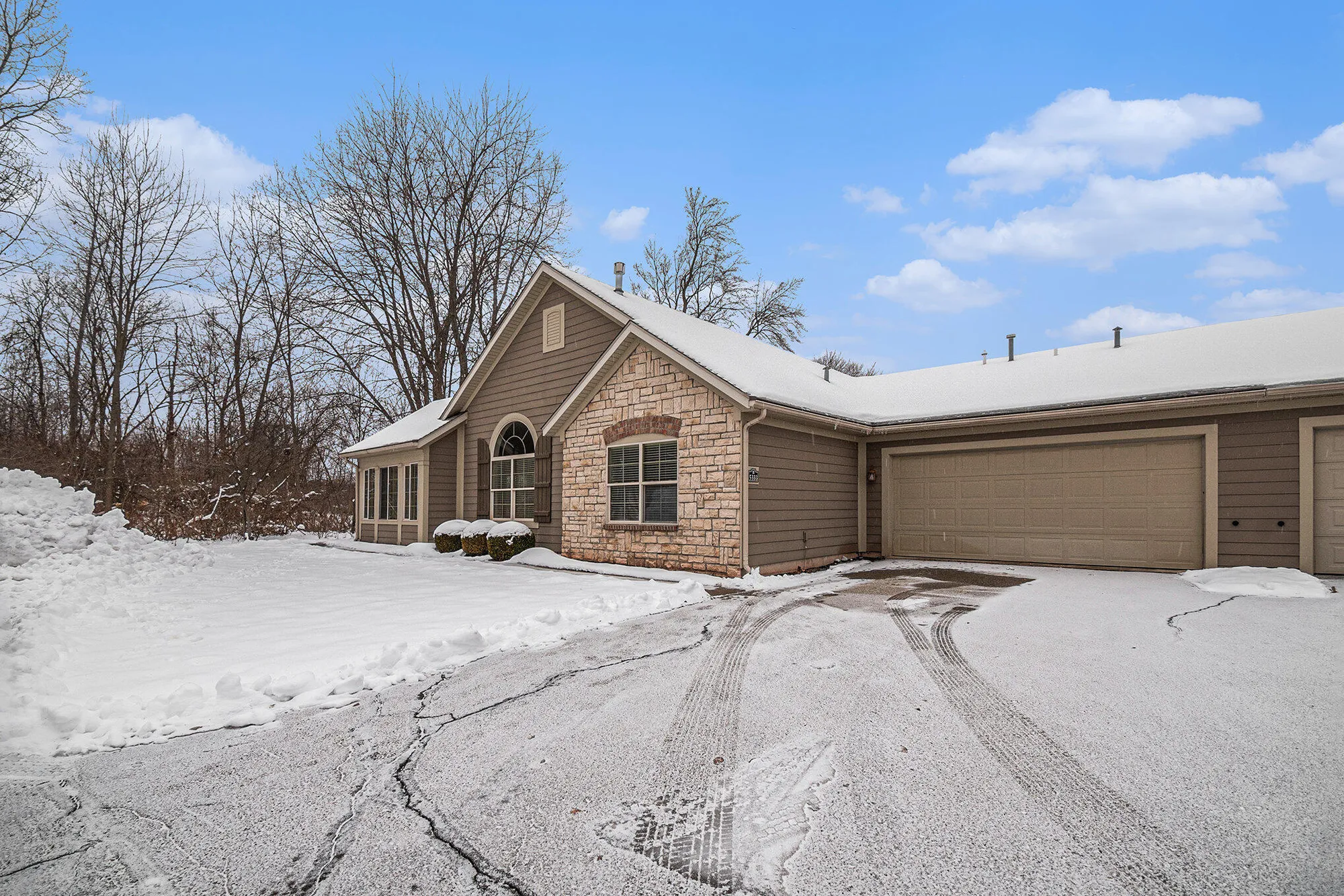 Property Slideshow image 2 of 37 | 5333 fawn creek dr sw, Grandville, MI, 49418