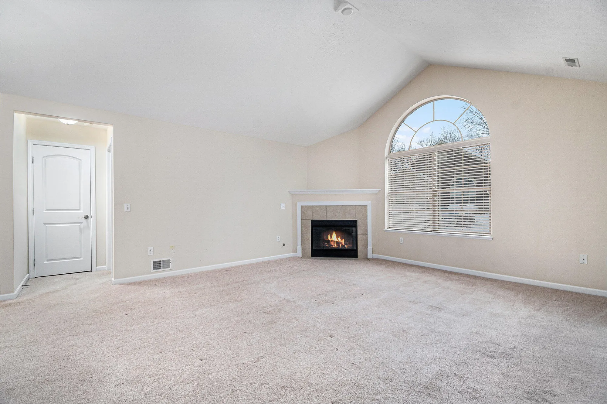Property Slideshow image 19 of 37 | 5333 fawn creek dr sw, Grandville, MI, 49418