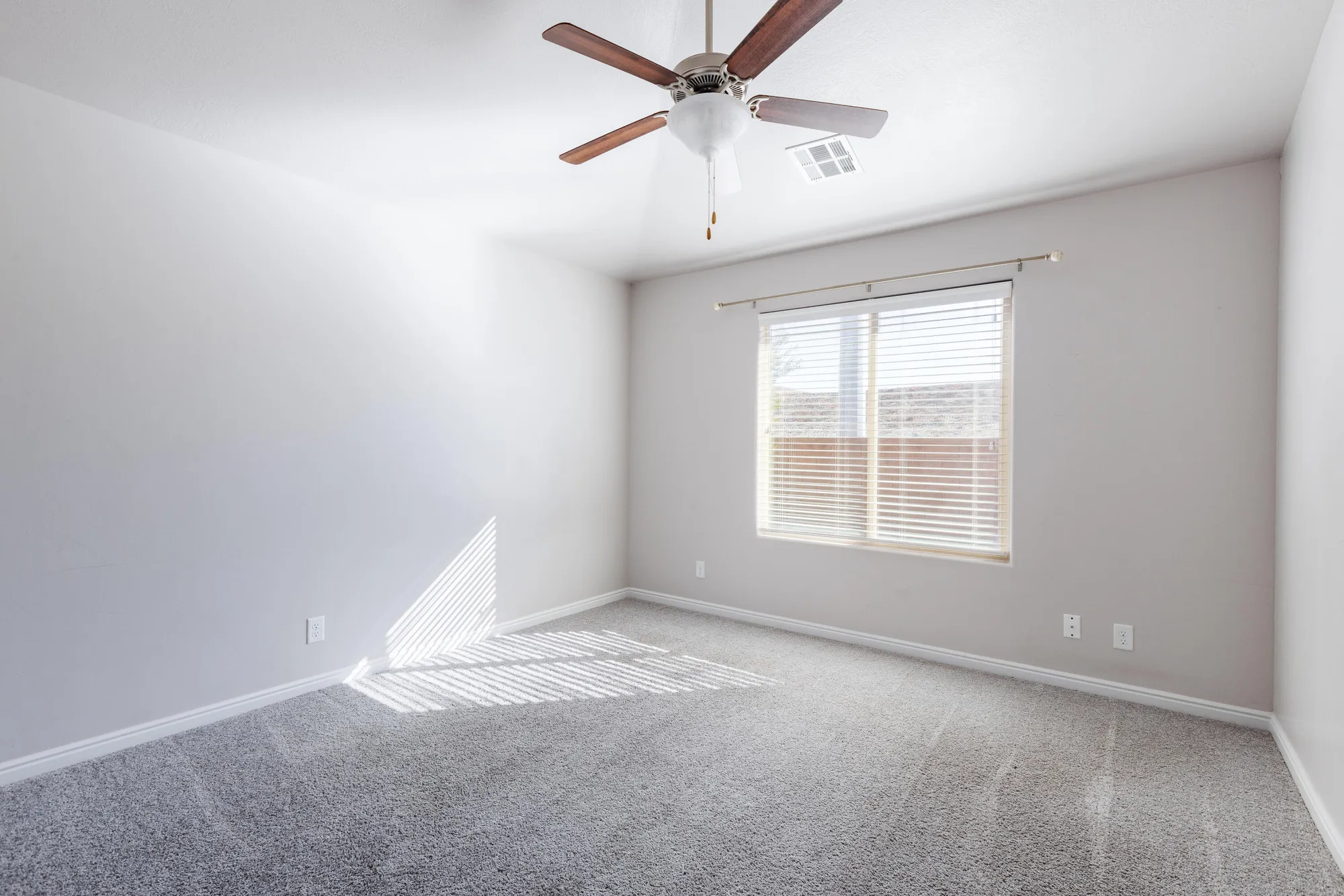 Property Slideshow image 26 of 32 | 833 w 4100, St George, UT, 84790