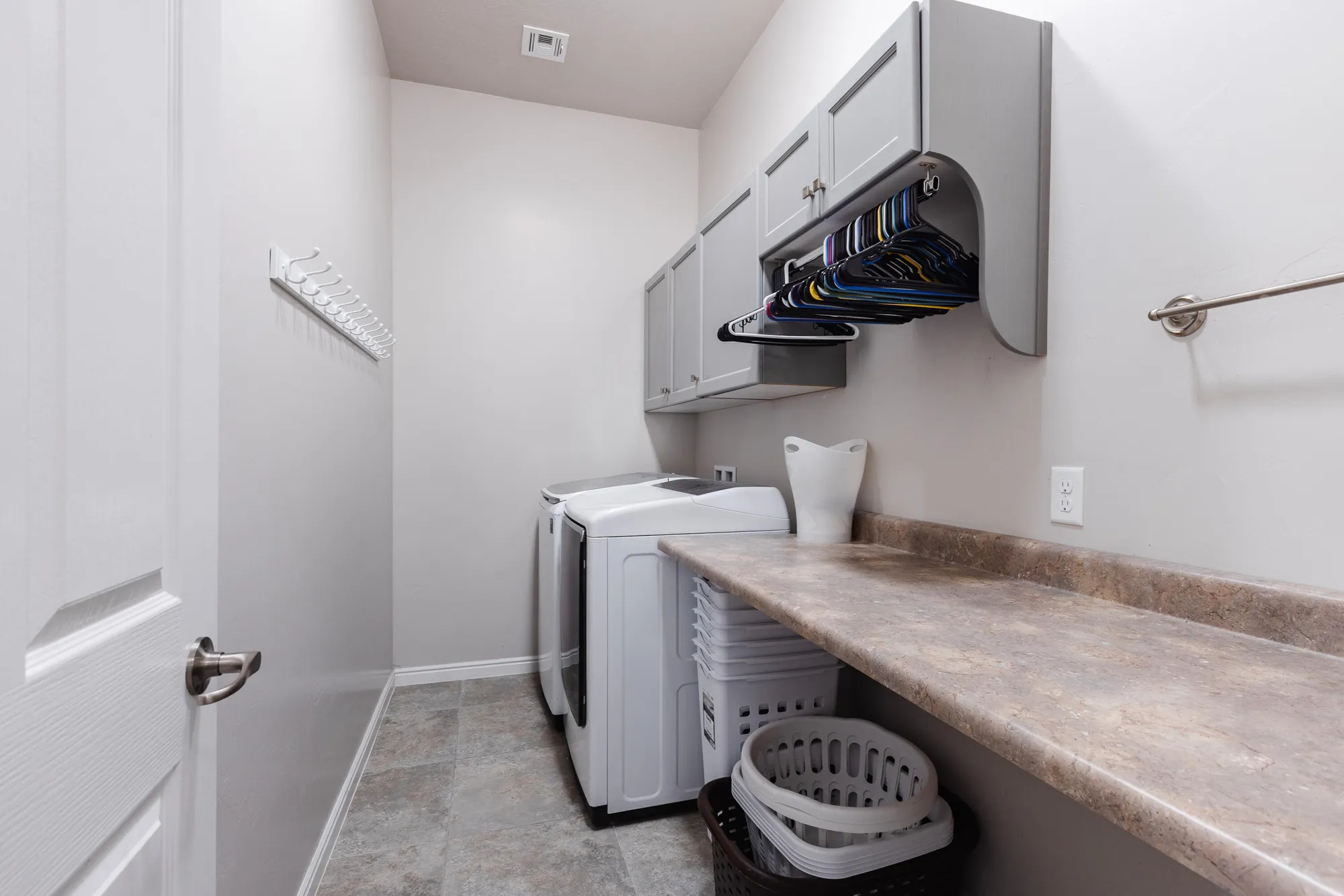 Property Slideshow image 23 of 32 | 833 w 4100, St George, UT, 84790