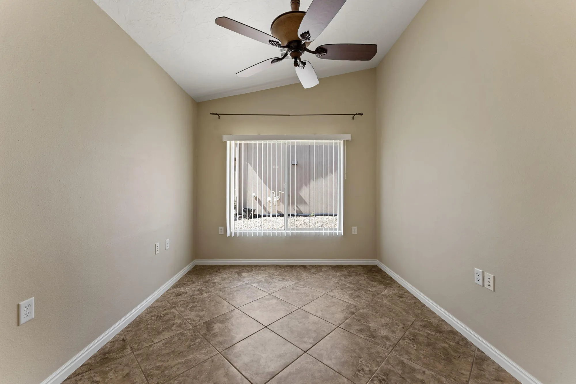 Property Slideshow image 8 of 36 | 4652 s medallion dr, St George, UT, 84790