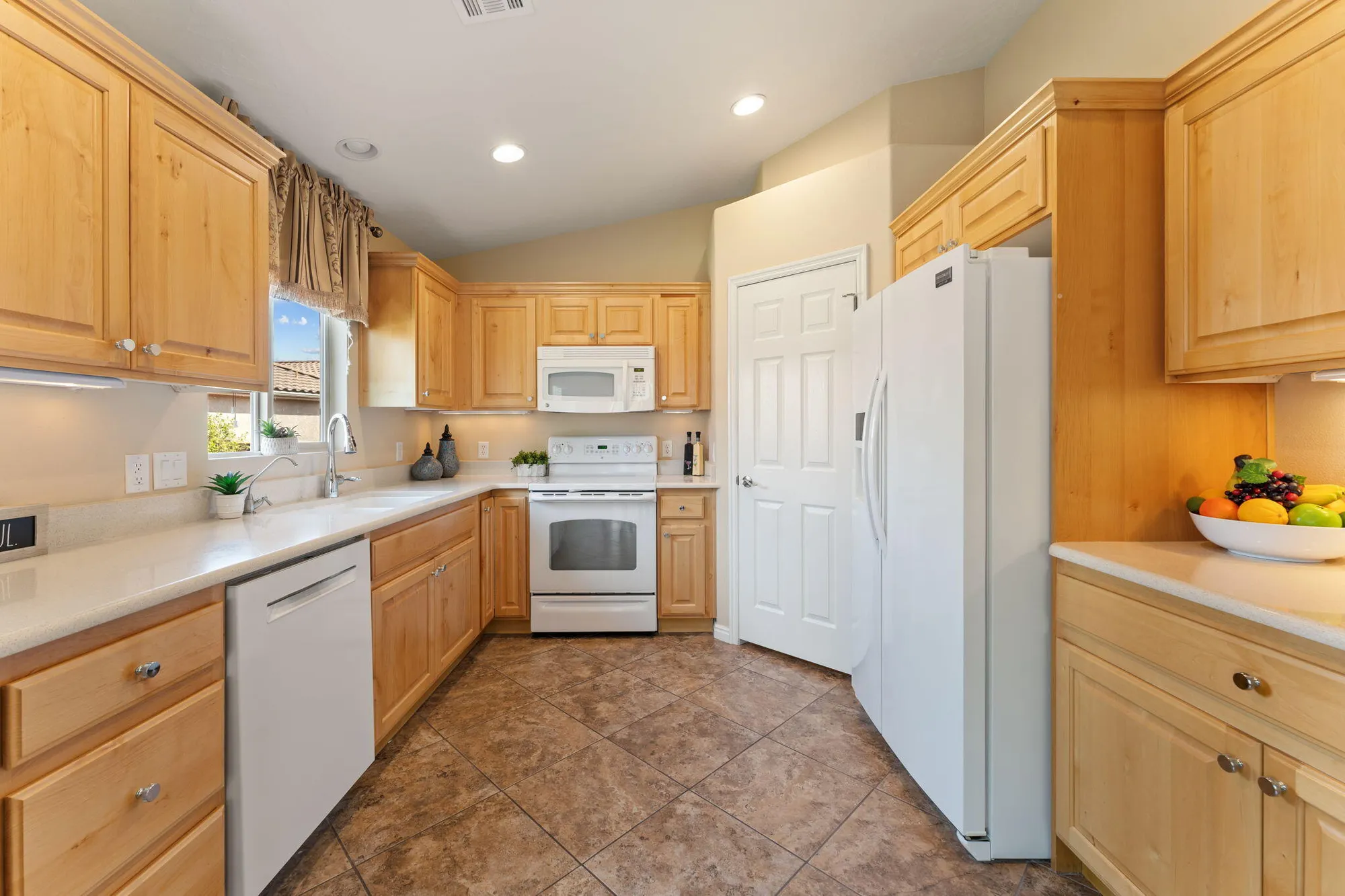 Property Slideshow image 13 of 36 | 4652 s medallion dr, St George, UT, 84790