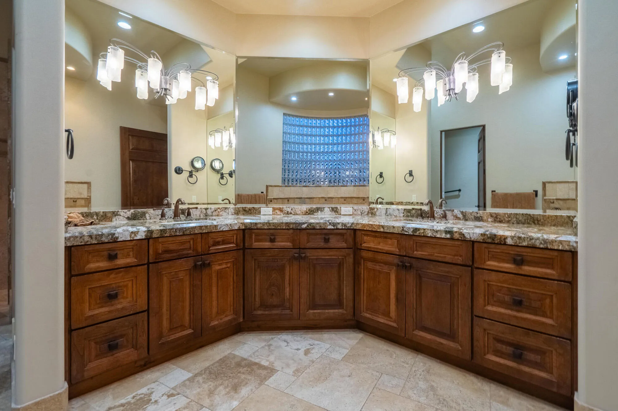 Property Slideshow image 37 of 83 | 3052 n snow canyon pkwy 8, St George, UT, 84770