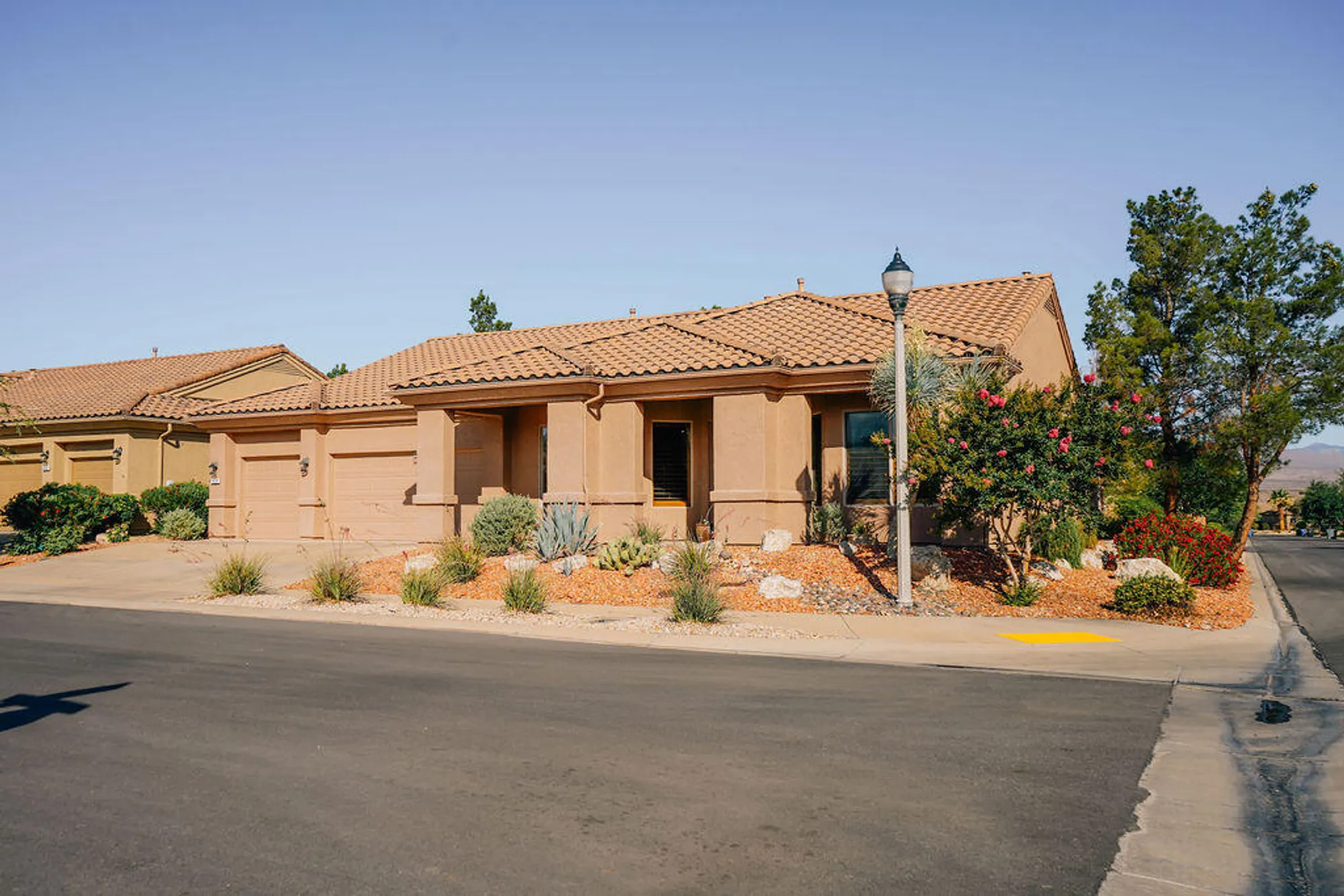 Property Slideshow image 2 of 44 | 1826 purple lupine dr, St George, UT, 84790