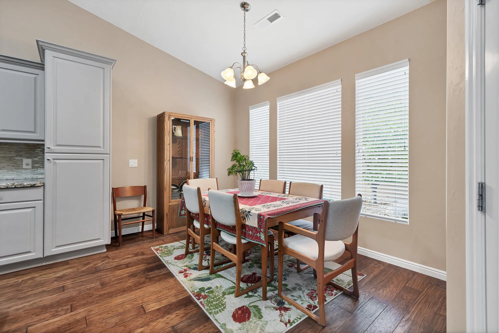 Property Slideshow image 13 of 28 | 4730 s medallion dr, St George, UT, 84790