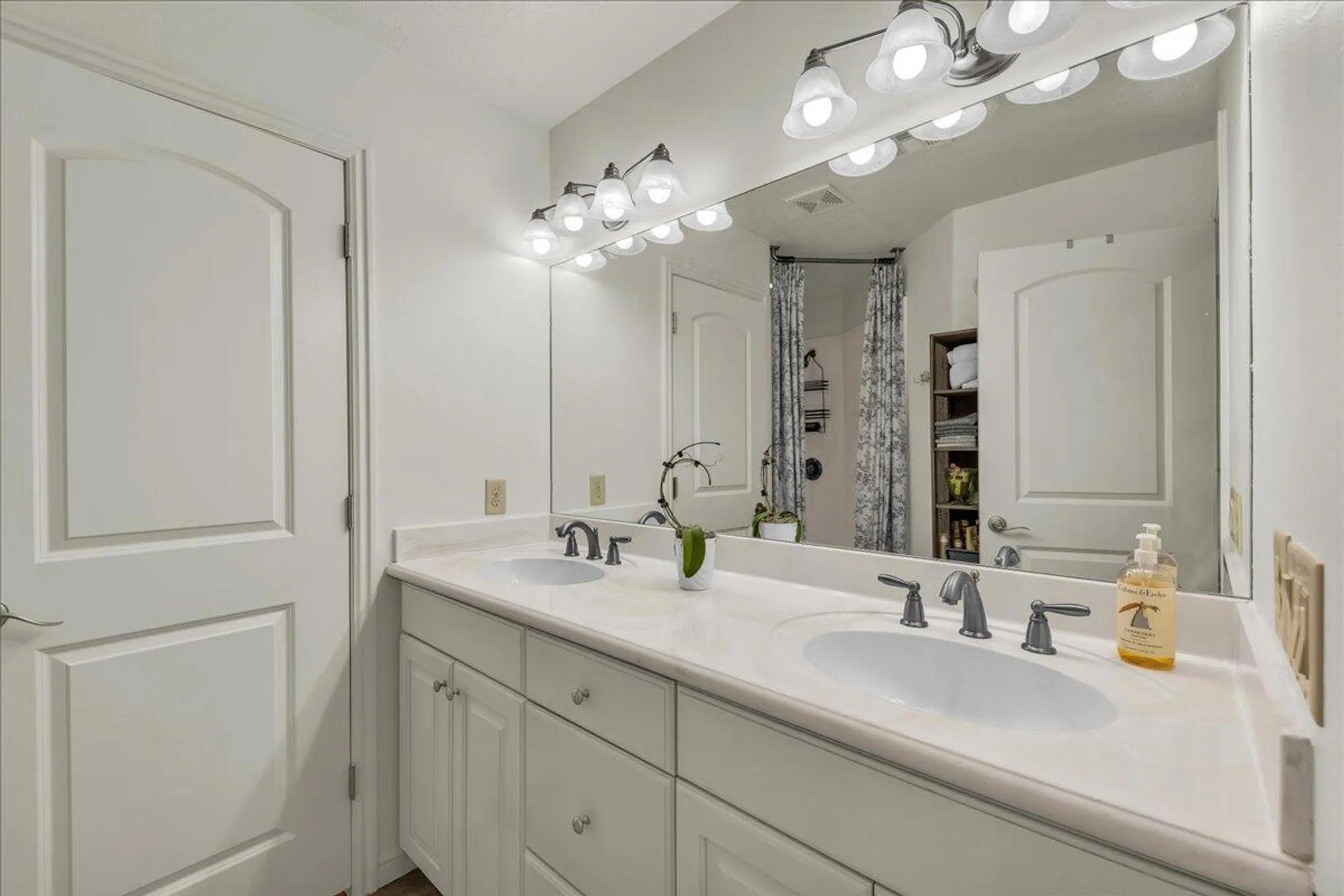 Property Slideshow image 12 of 28 | 4760 s medallion dr, St George, UT, 84790