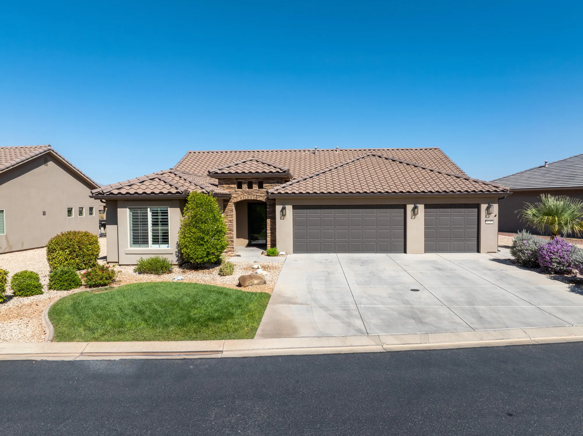 Property Slideshow image 1 of 49 | 4260 s painted finch dr, St George, UT, 84790