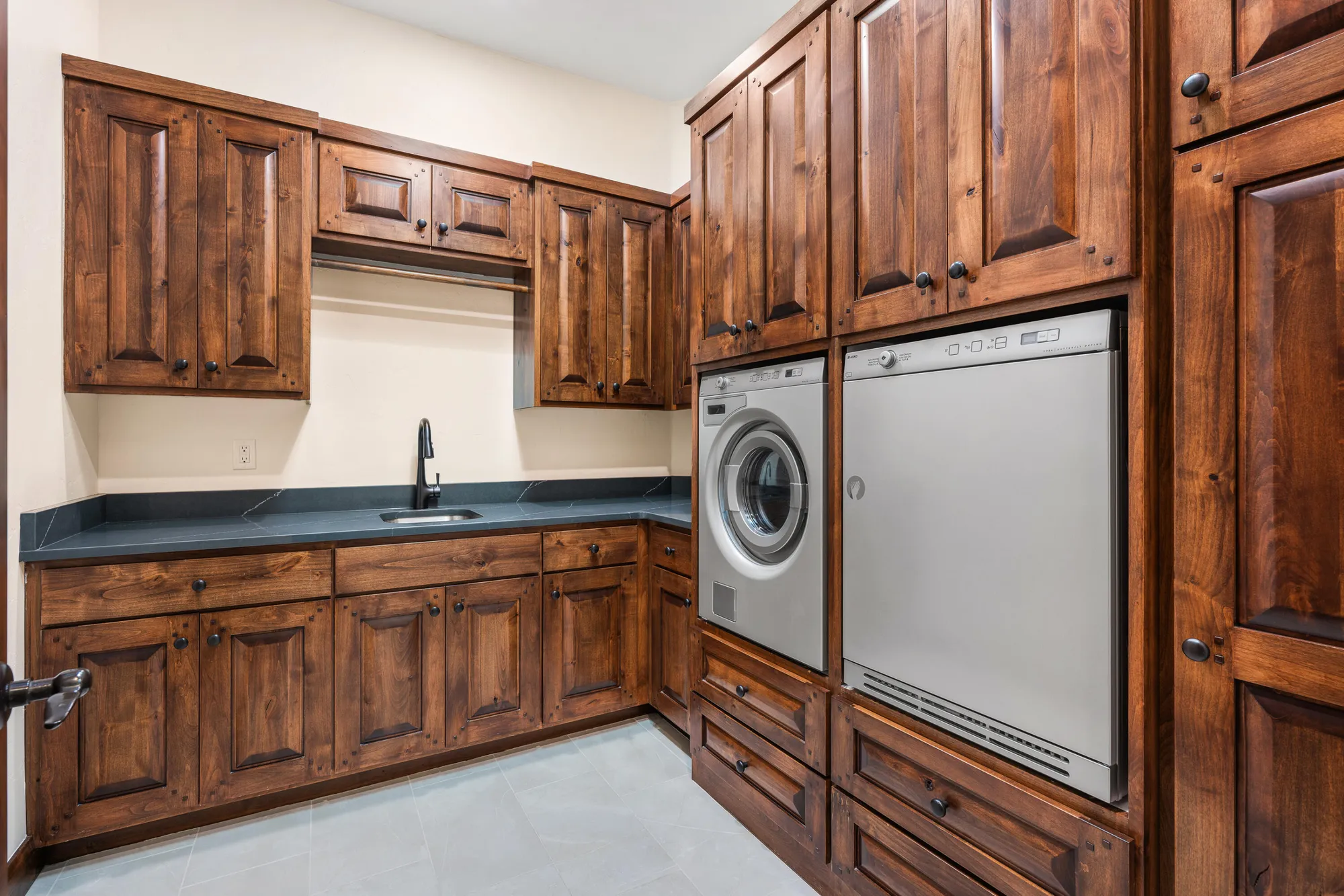 Property Slideshow image 18 of 27 | 3052 n snow canyon pkwy 105, St George, UT, 84770