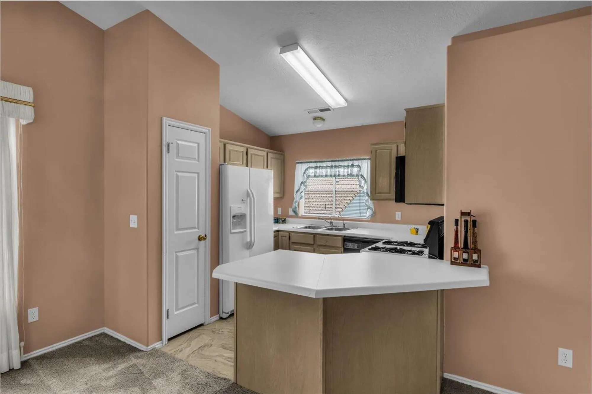 Property Slideshow image 8 of 22 | 210 n mall dr apt 46, St George, UT, 84790
