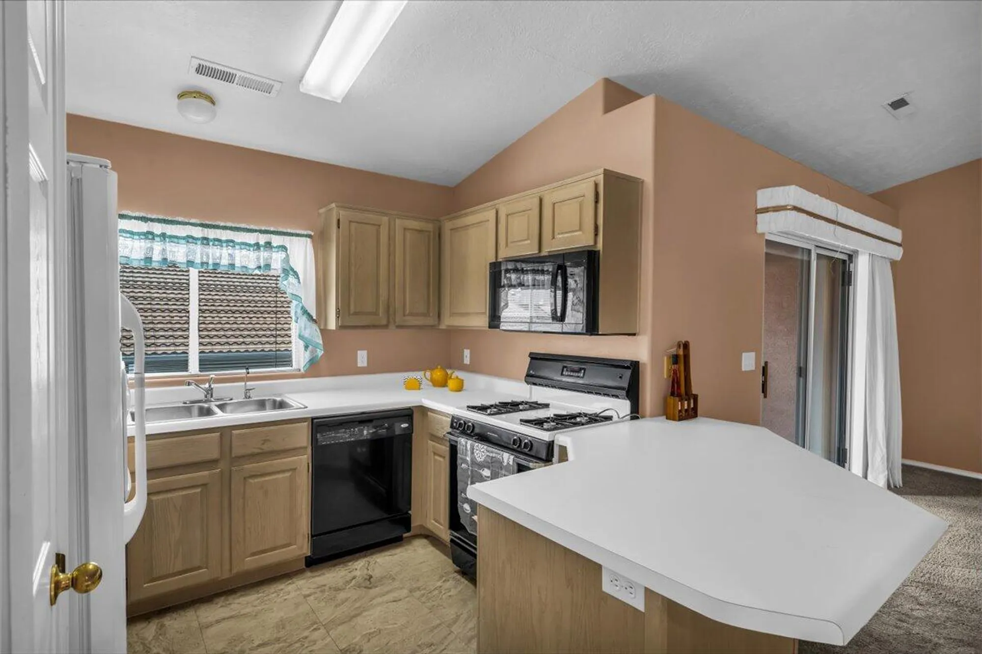 Property Slideshow image 6 of 22 | 210 n mall dr apt 46, St George, UT, 84790