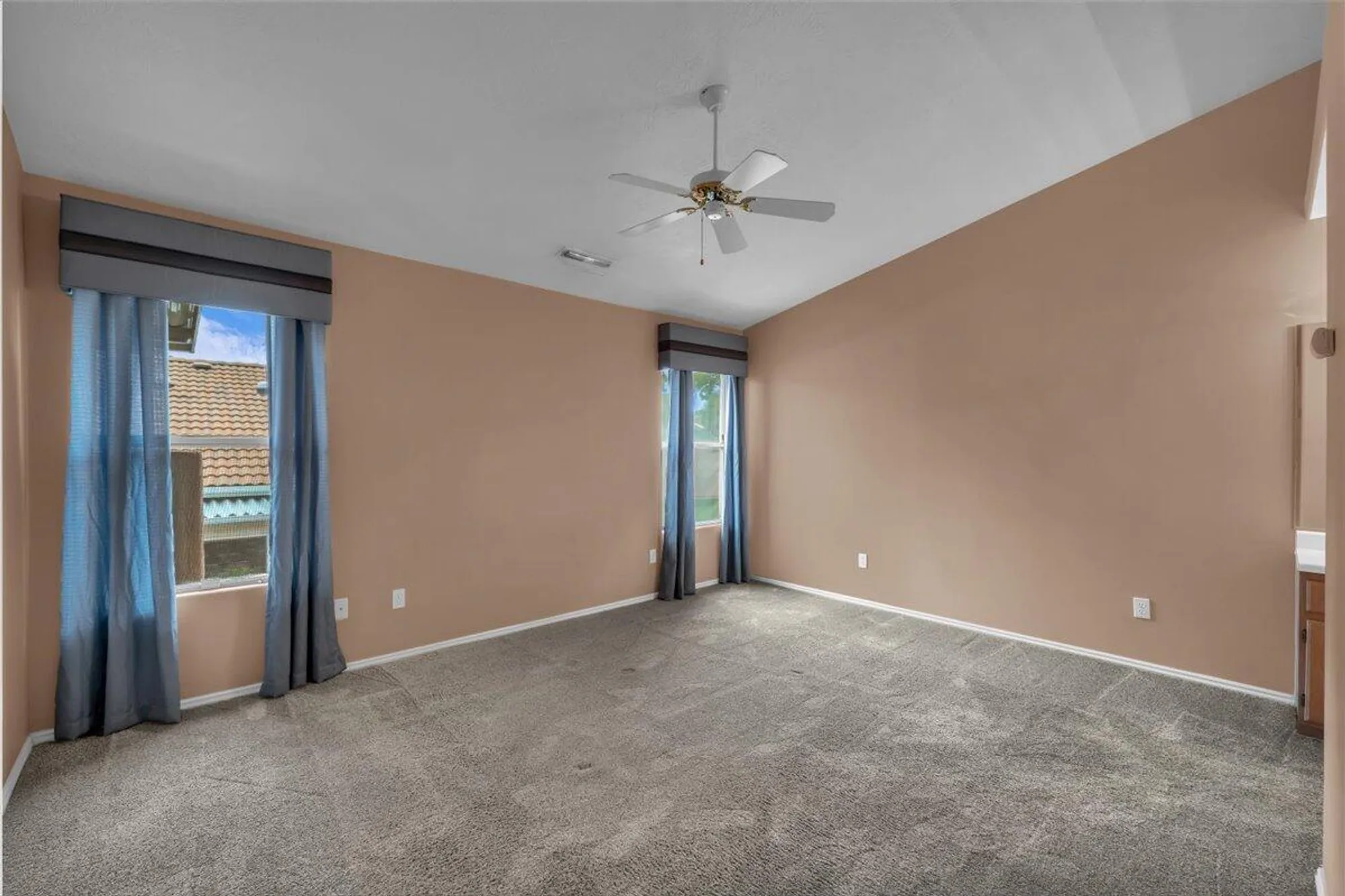 Property Slideshow image 9 of 22 | 210 n mall dr apt 46, St George, UT, 84790