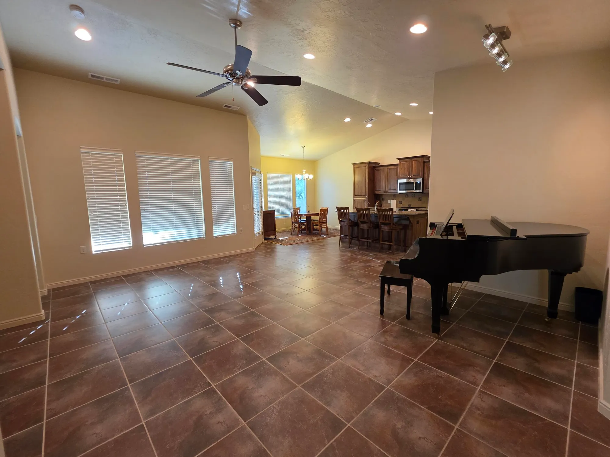 Property Slideshow image 2 of 22 | 1695 w garnet ridge dr, St George, UT, 84790